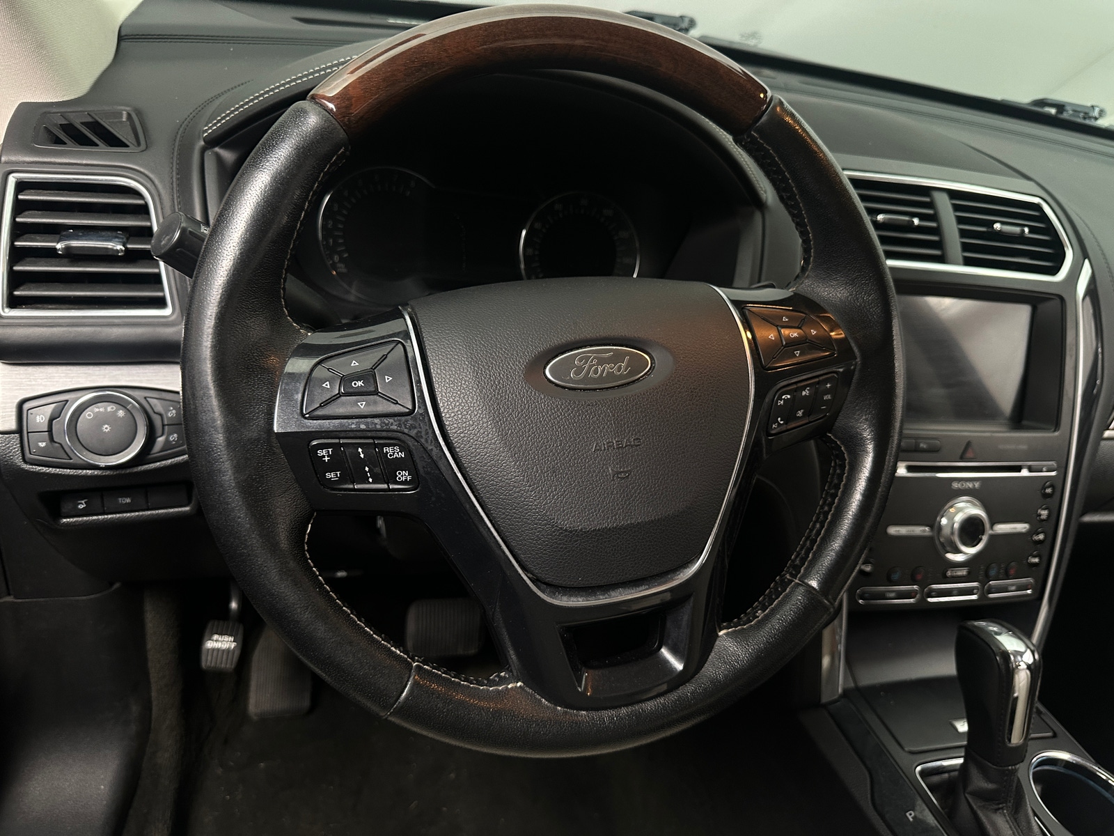 Thumbnail: 2017 Ford Explorer - 4