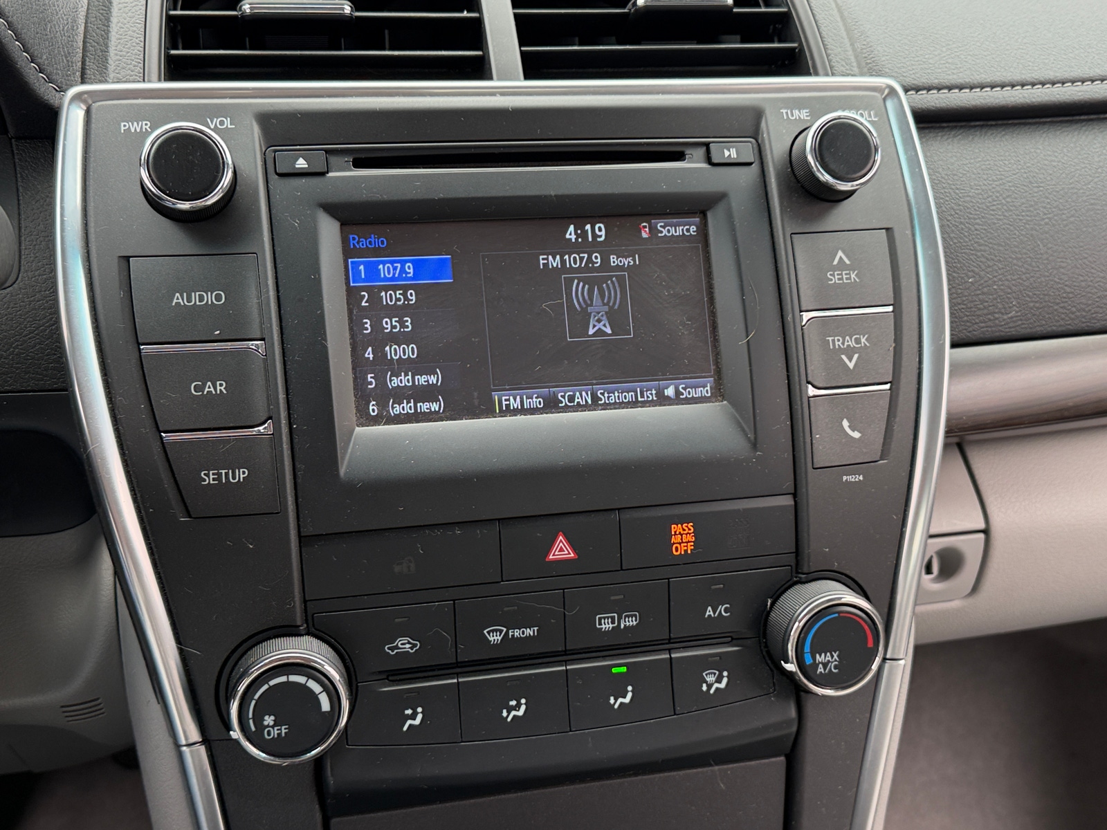 Thumbnail: 2016 Toyota Camry - 4