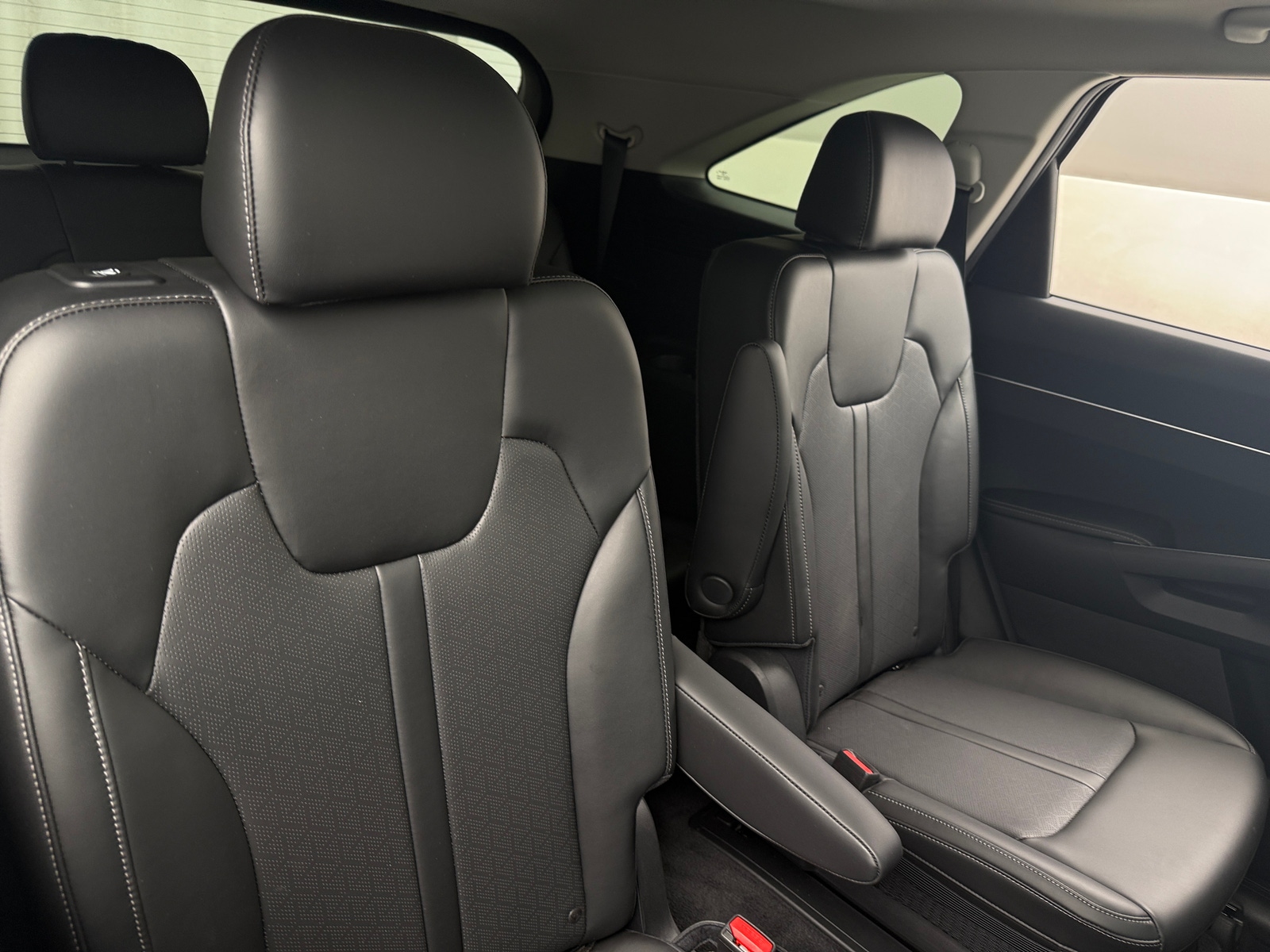 Thumbnail: 2023 Kia Sorento - 5