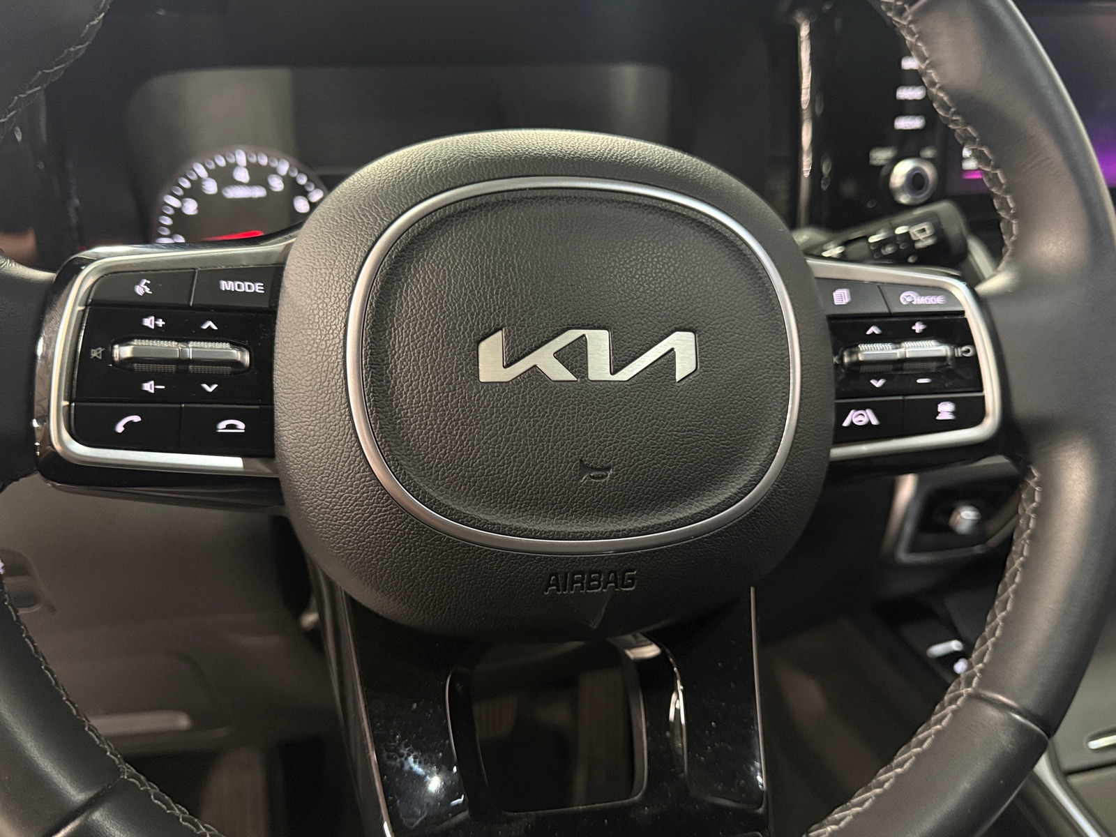 Thumbnail: 2023 Kia Sorento - 4