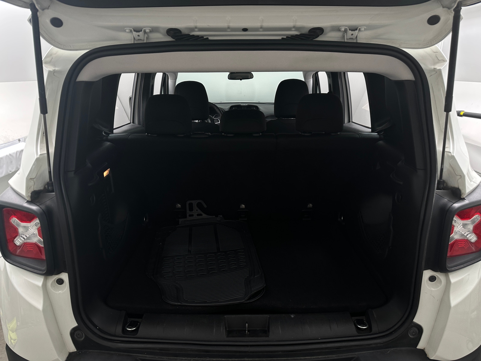 Thumbnail: 2019 Jeep Renegade - 7