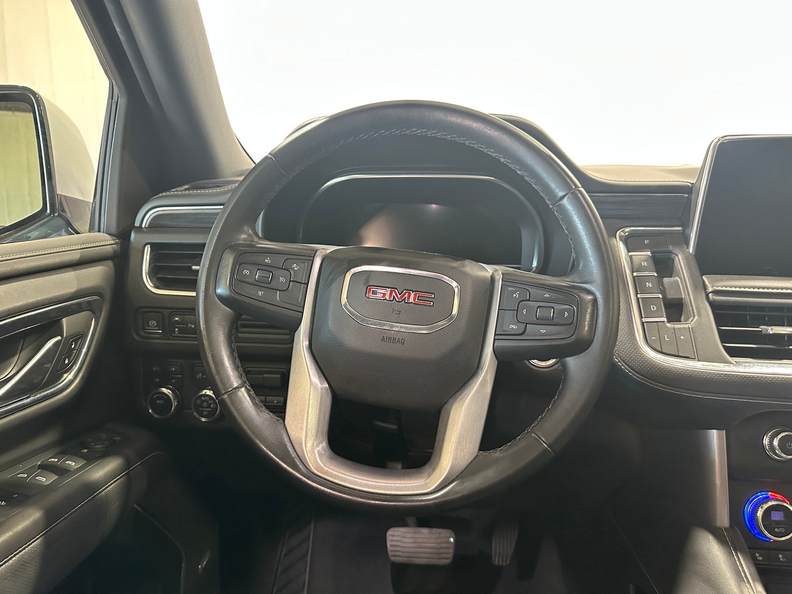 Thumbnail: 2023 GMC Yukon - 4