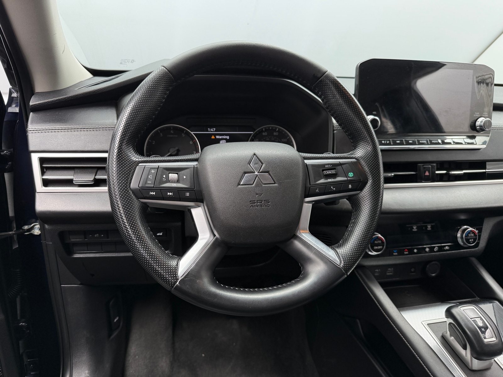 Thumbnail: 2022 Mitsubishi Outlander - 4