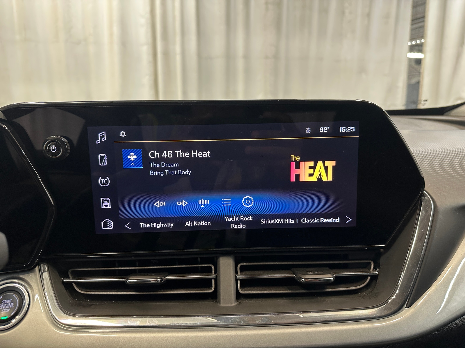 Thumbnail: 2025 Chevrolet Trax - 4