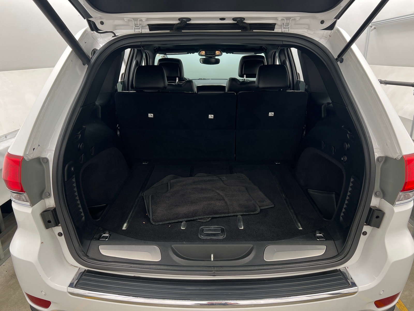 Thumbnail: 2017 Jeep Grand Cherokee - 6