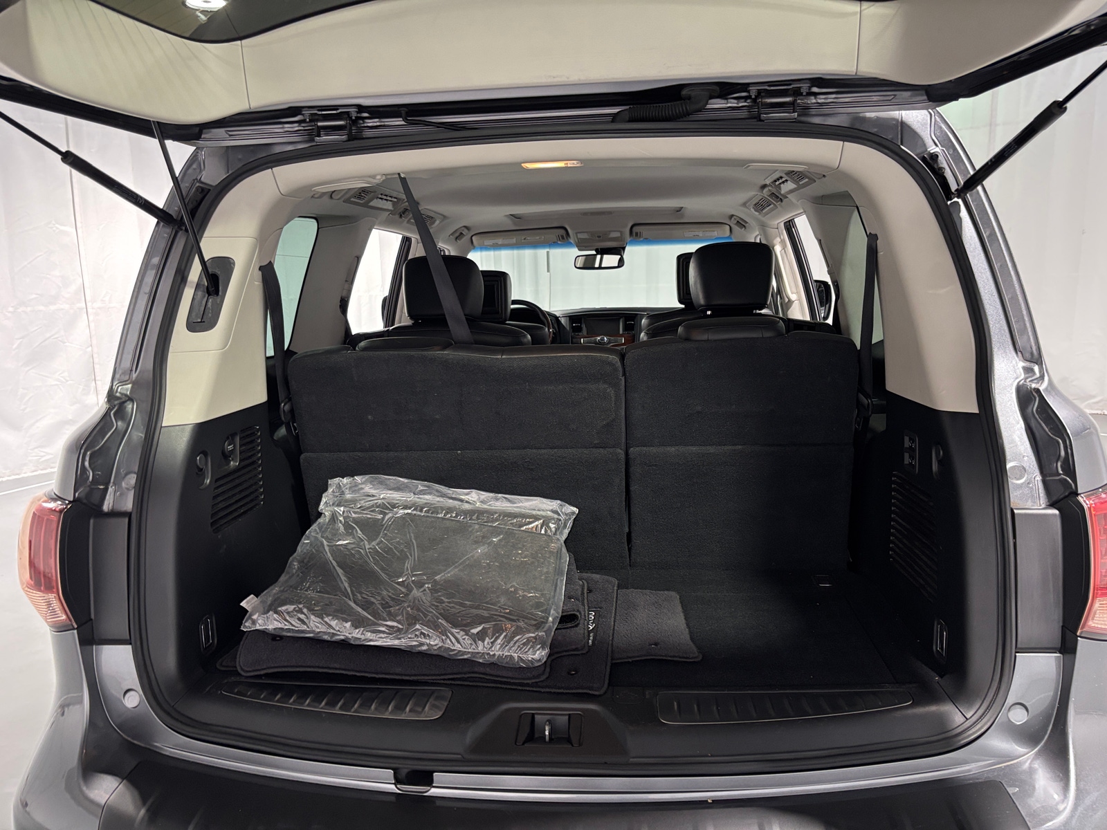 Thumbnail: 2017 INFINITI QX80 - 6