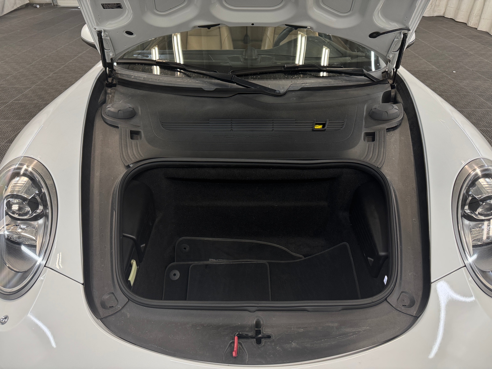 Thumbnail: 2015 Porsche 911 - 6