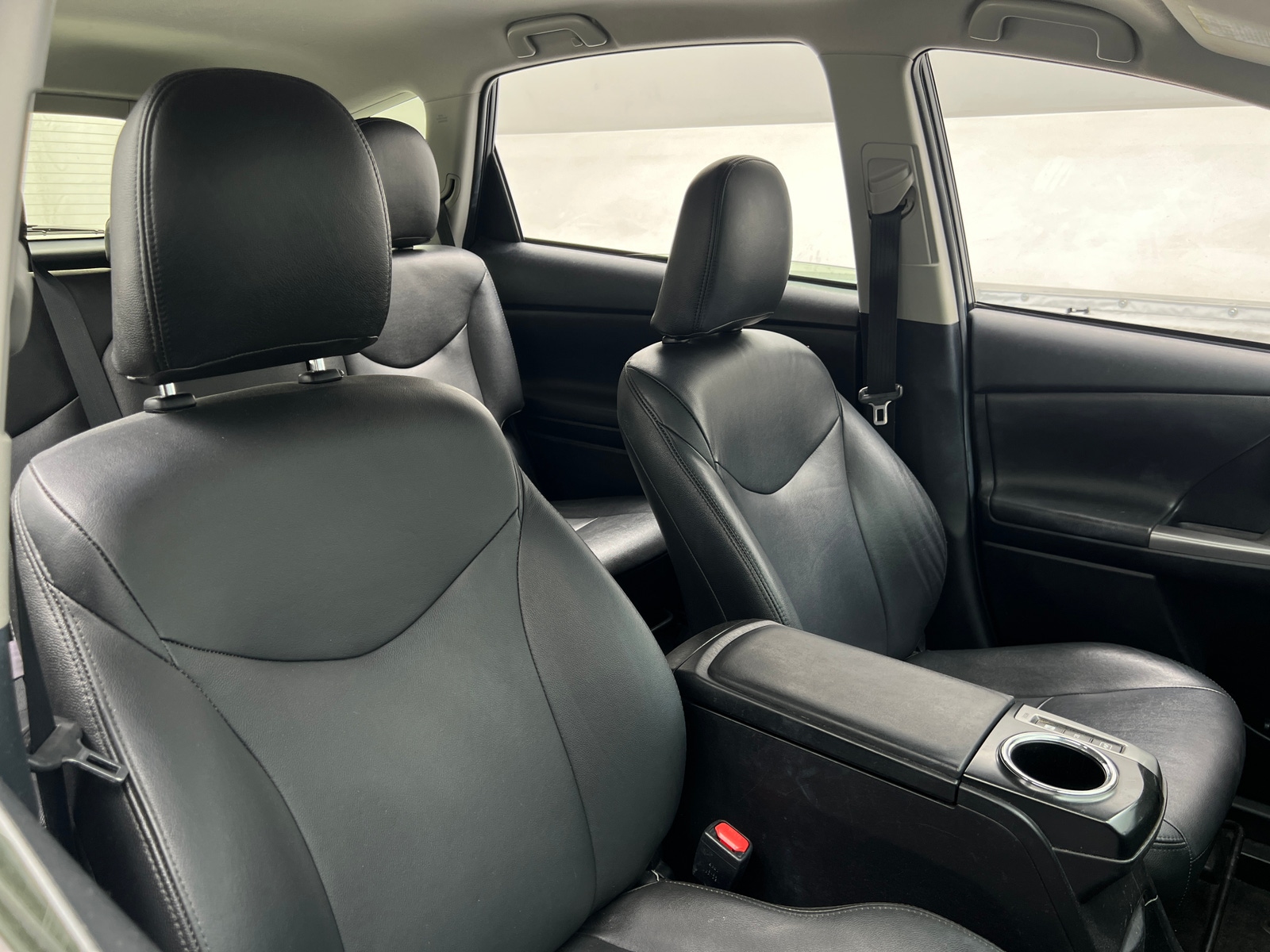 Thumbnail: 2015 Toyota Prius v - 2