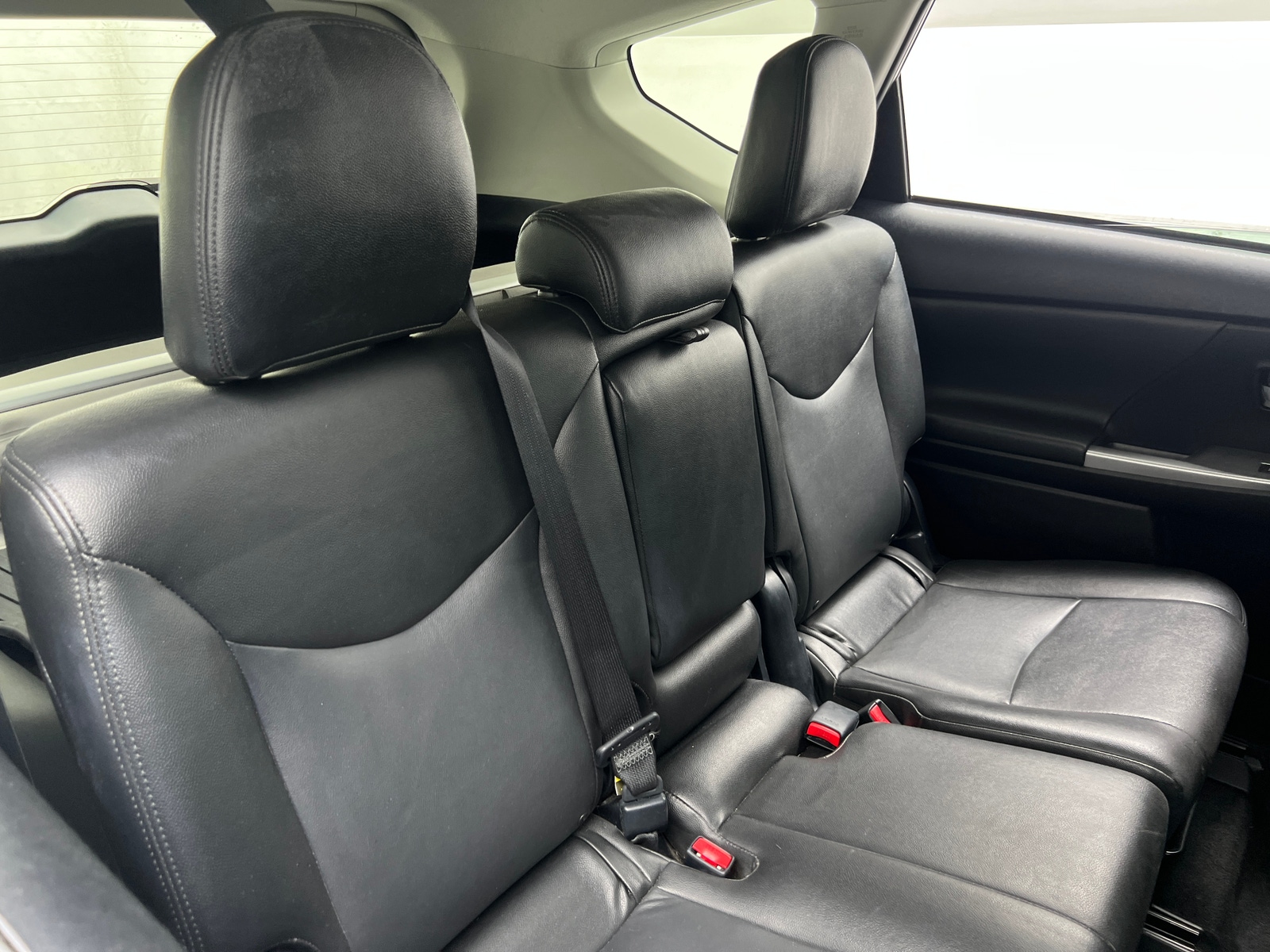 Thumbnail: 2015 Toyota Prius v - 6