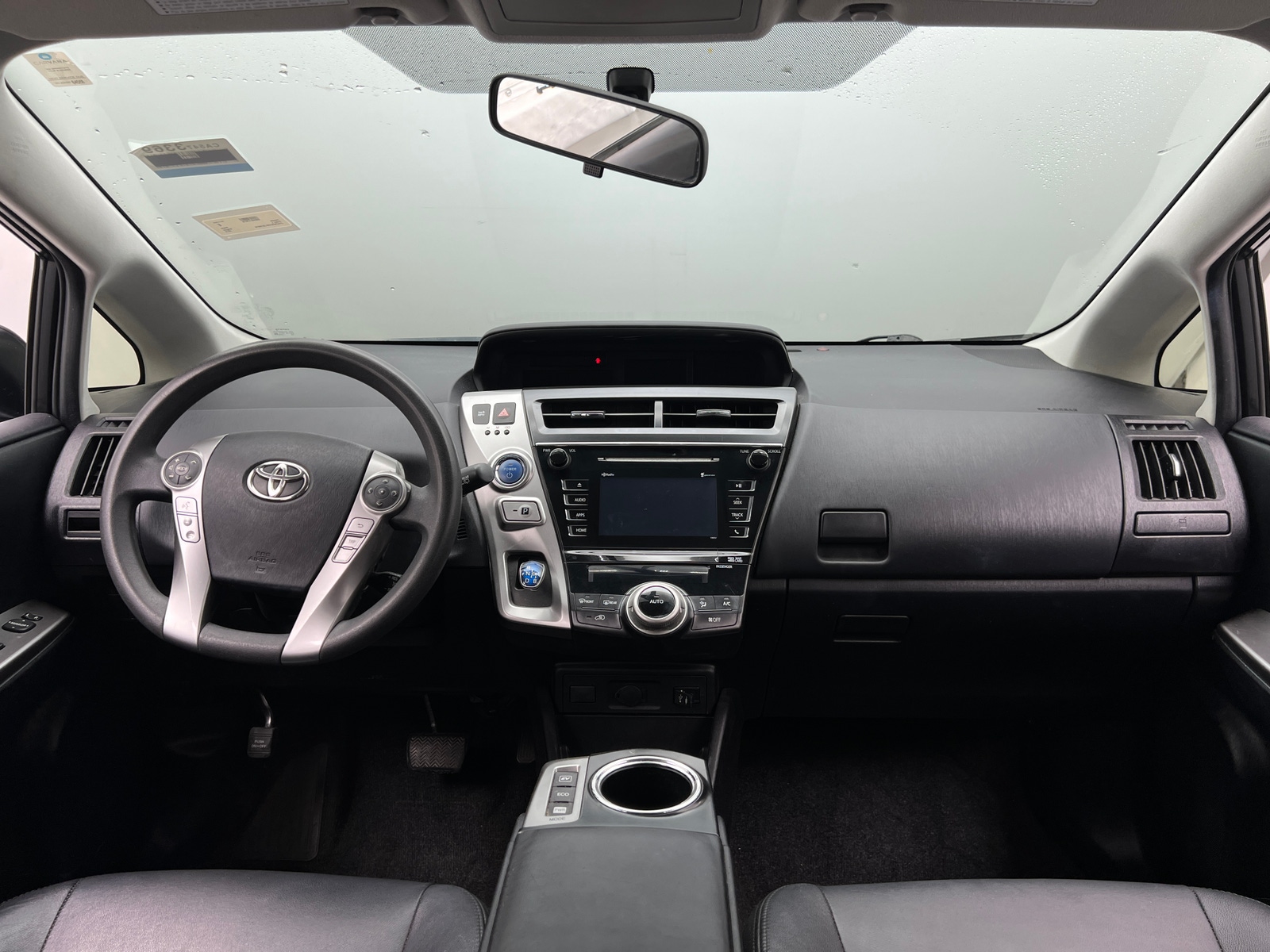 Thumbnail: 2015 Toyota Prius v - 3