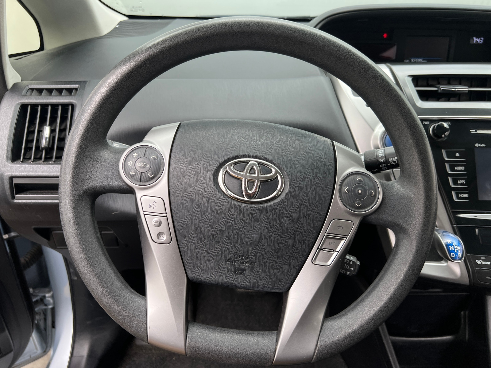 Thumbnail: 2015 Toyota Prius v - 5