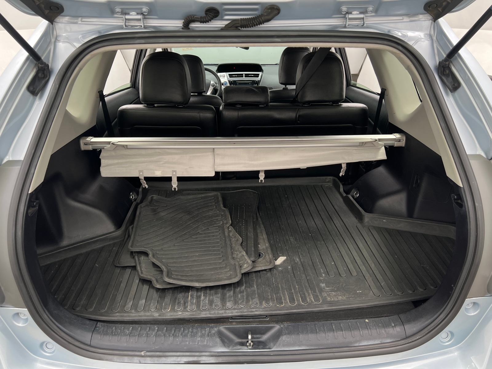 Thumbnail: 2015 Toyota Prius v - 7