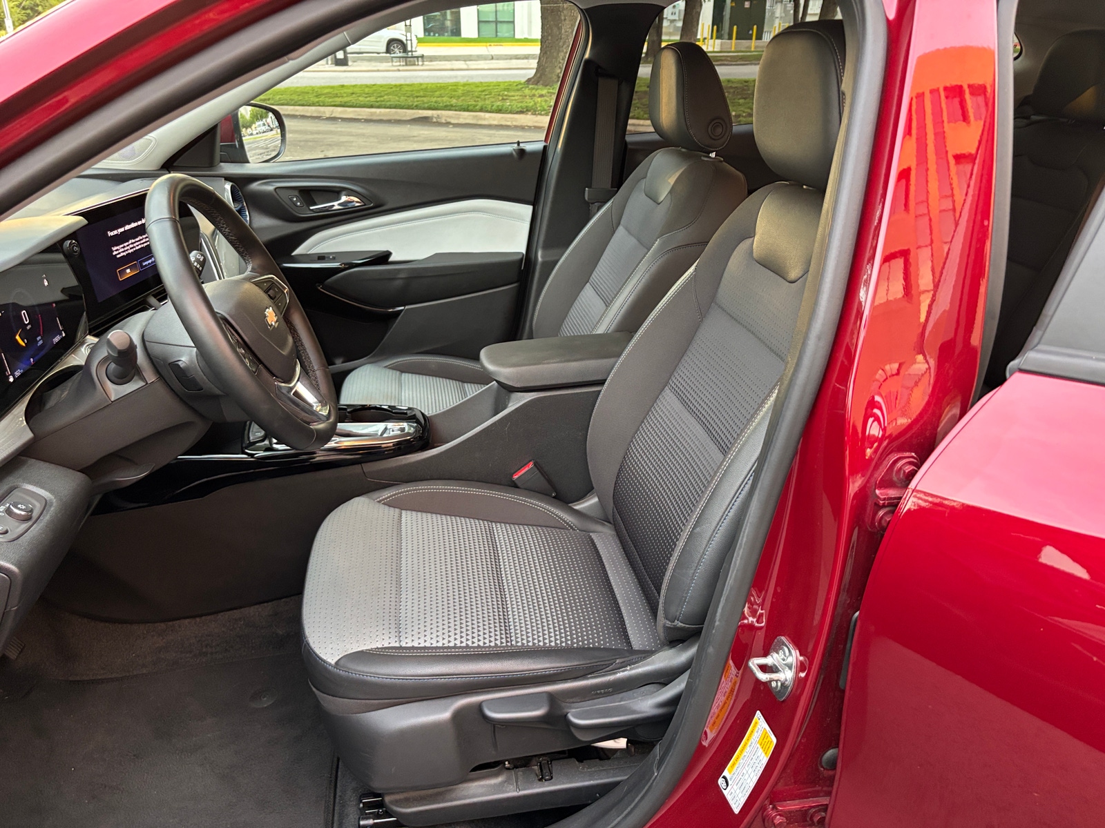 Thumbnail: 2025 Chevrolet Trax - 2