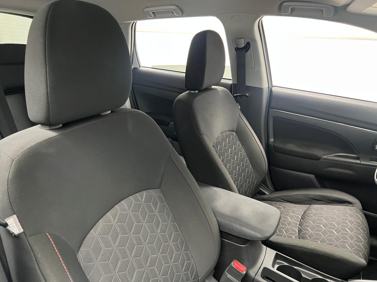 Thumbnail: 2023 Mitsubishi Outlander Sport - 2
