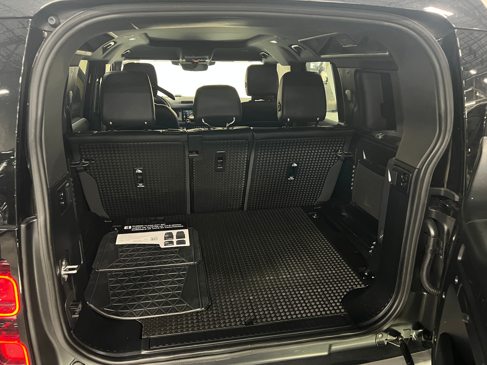 Thumbnail: 2023 Land Rover Defender - 6