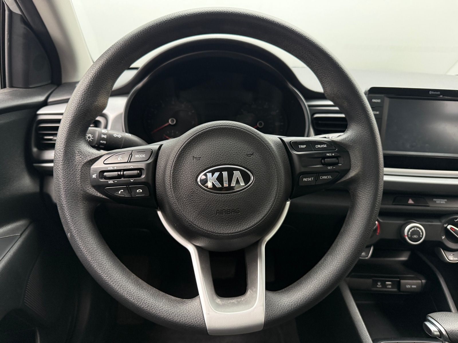 Thumbnail: 2020 Kia Rio - 5