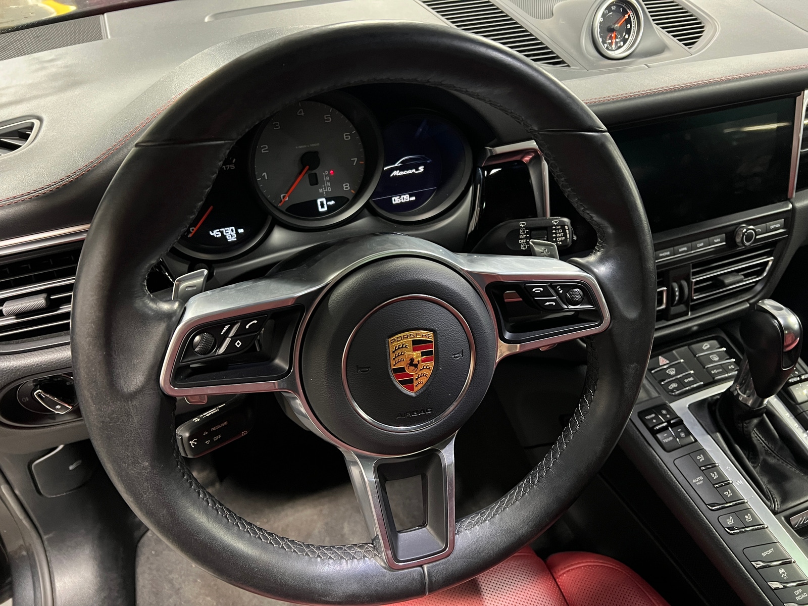 Thumbnail: 2021 Porsche Macan - 4