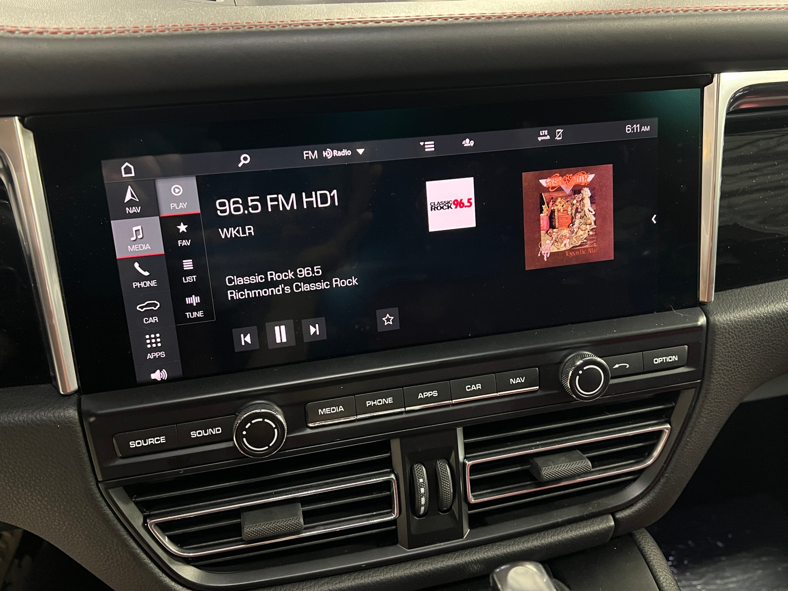 Thumbnail: 2021 Porsche Macan - 3