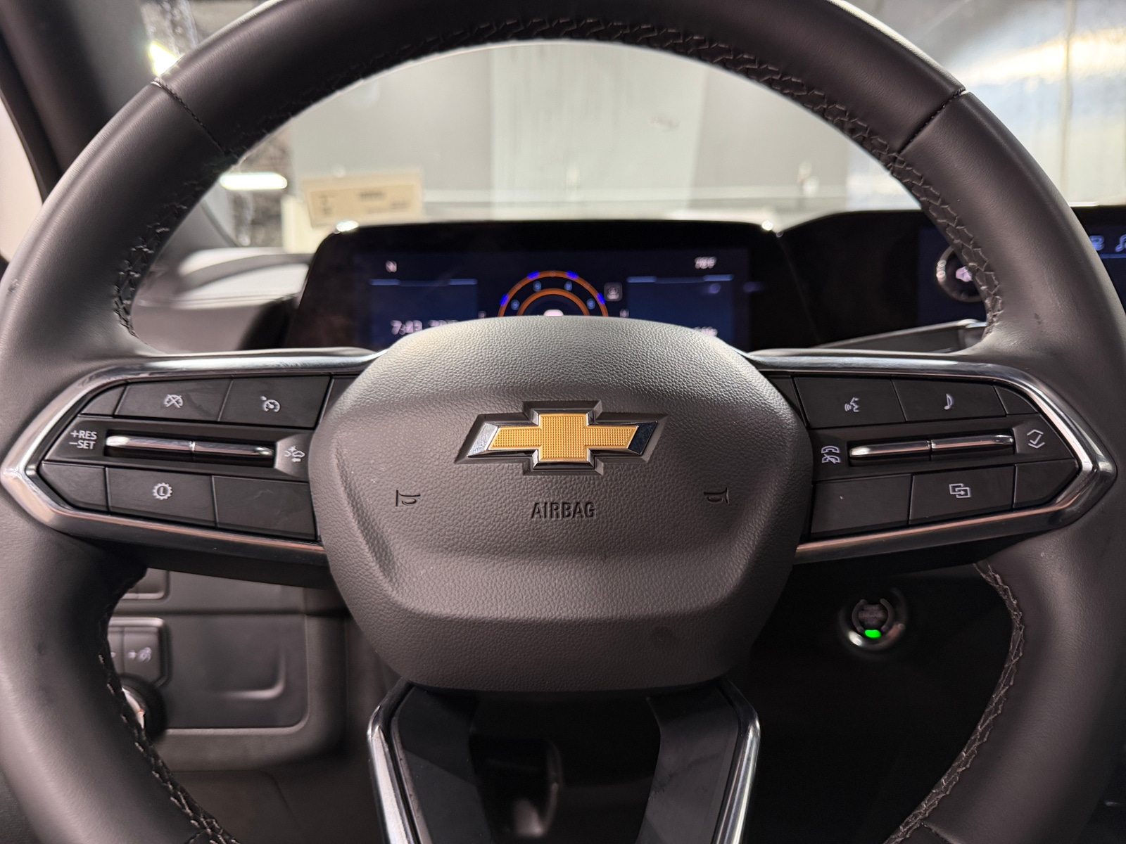 Thumbnail: 2025 Chevrolet Suburban - 5