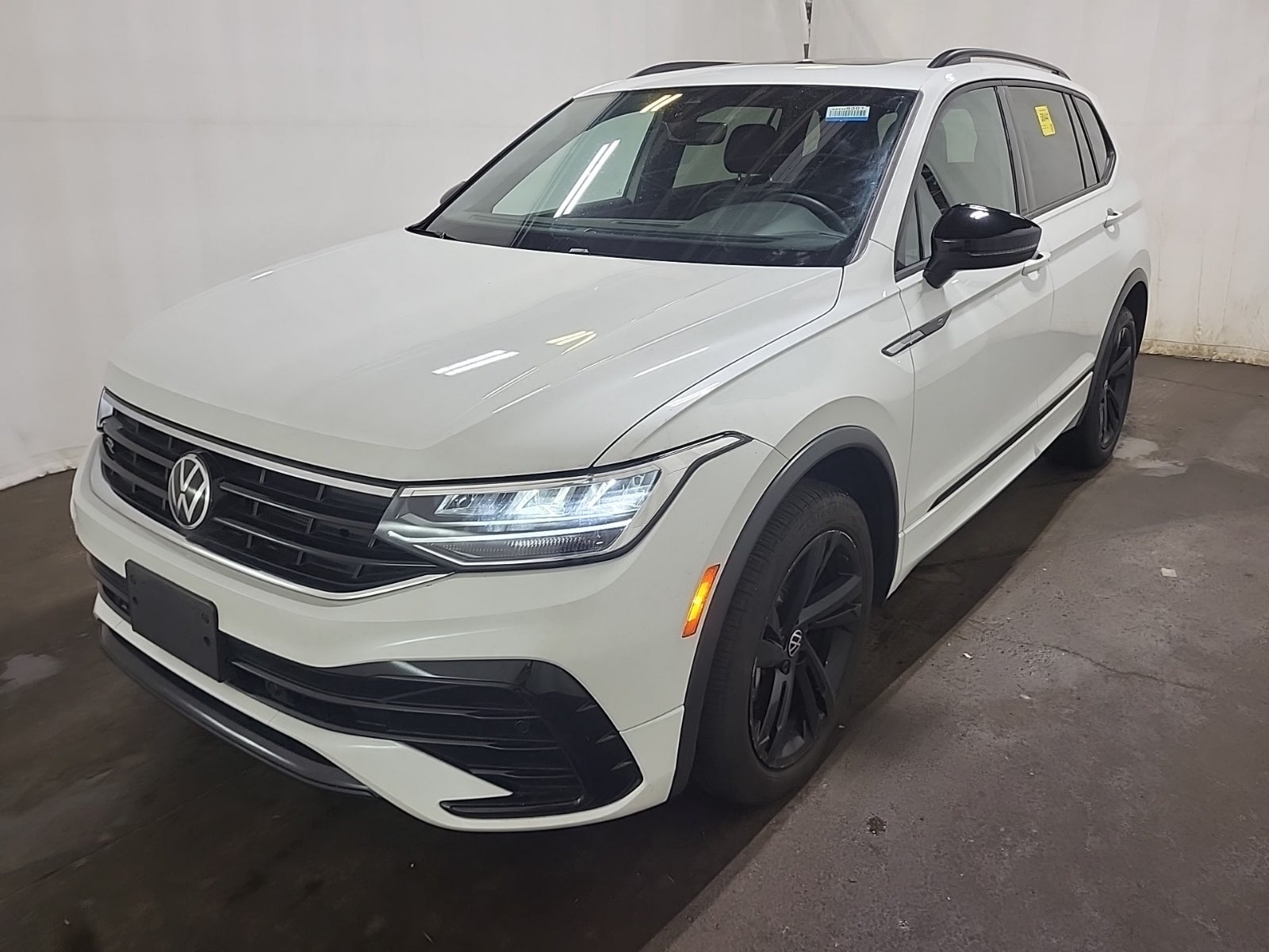 2023 Volkswagen Tiguan SE R-Line Black