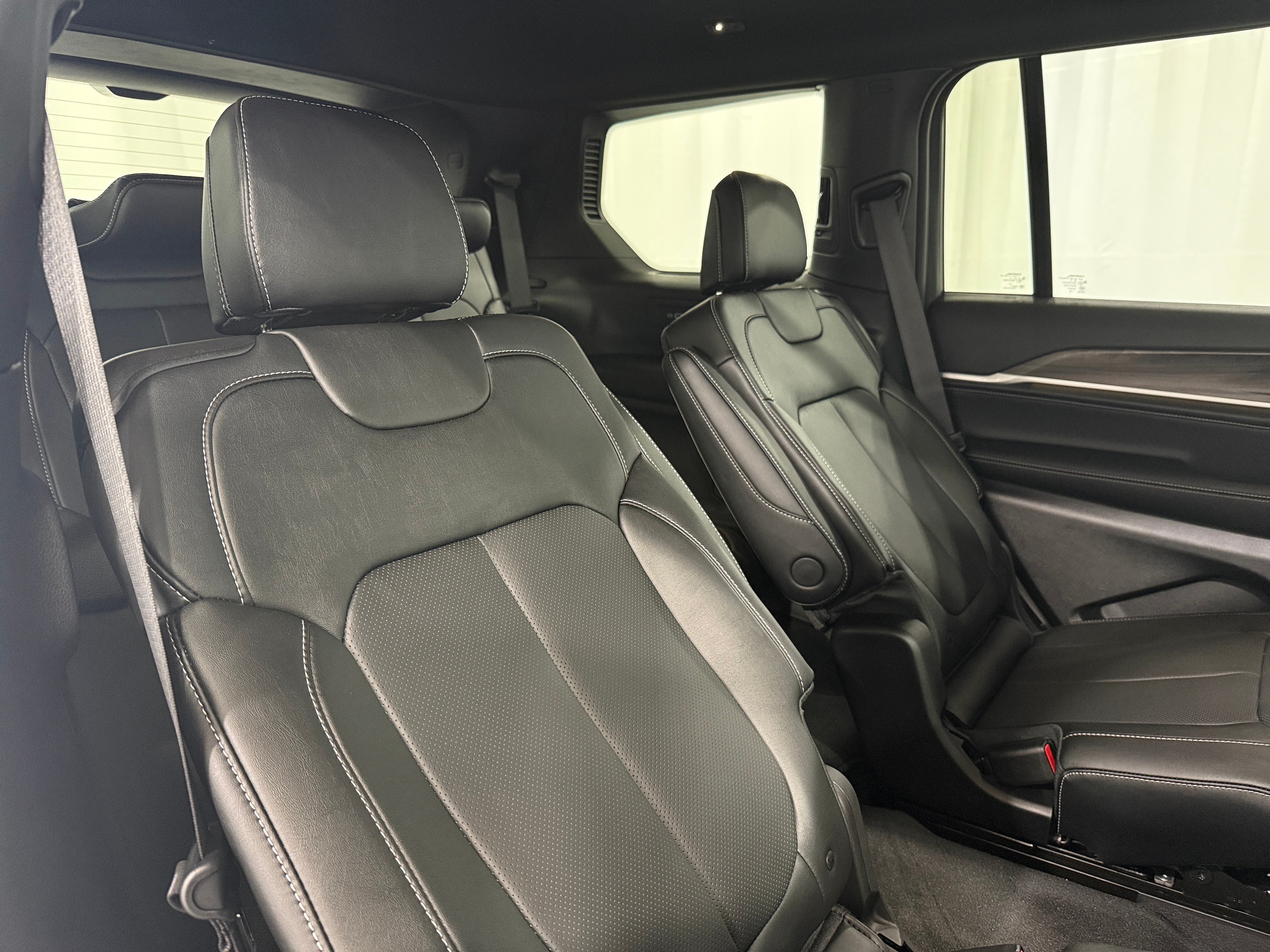 2026 Jeep Grand Cherokee L Limited Reserve 4x4's photo