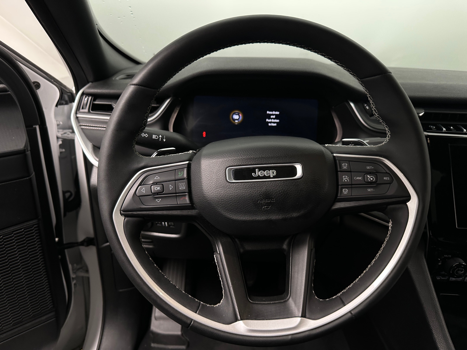 Thumbnail: 2023 Jeep Grand Cherokee - 4