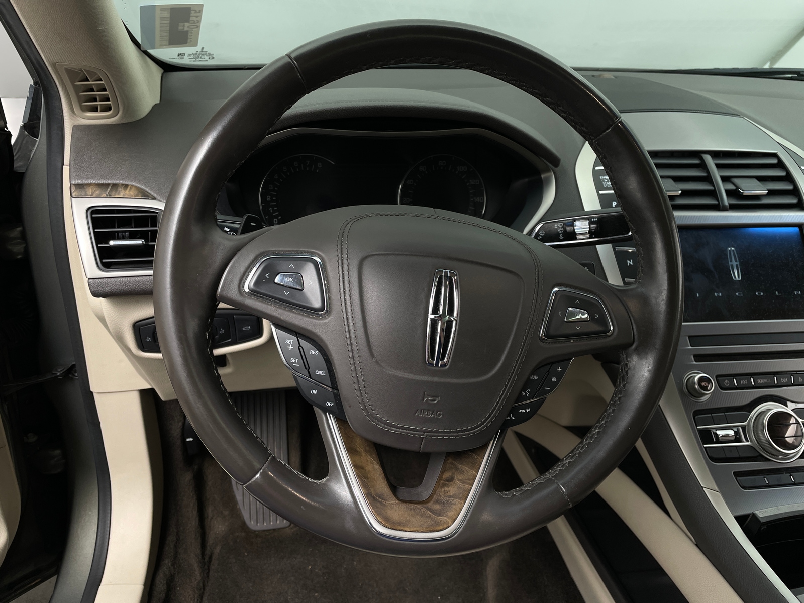 Thumbnail: 2017 Lincoln MKZ - 4