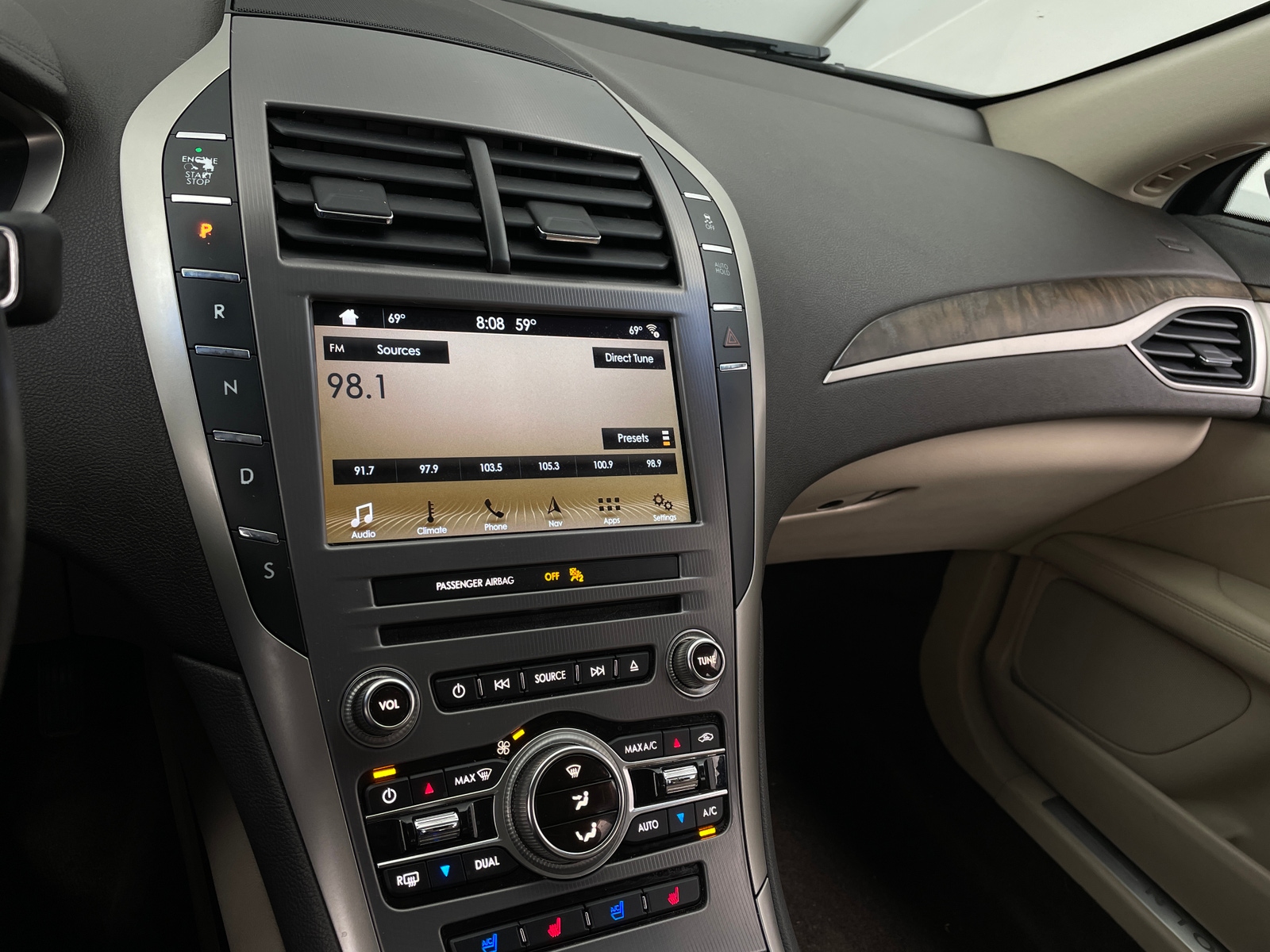 Thumbnail: 2017 Lincoln MKZ - 3