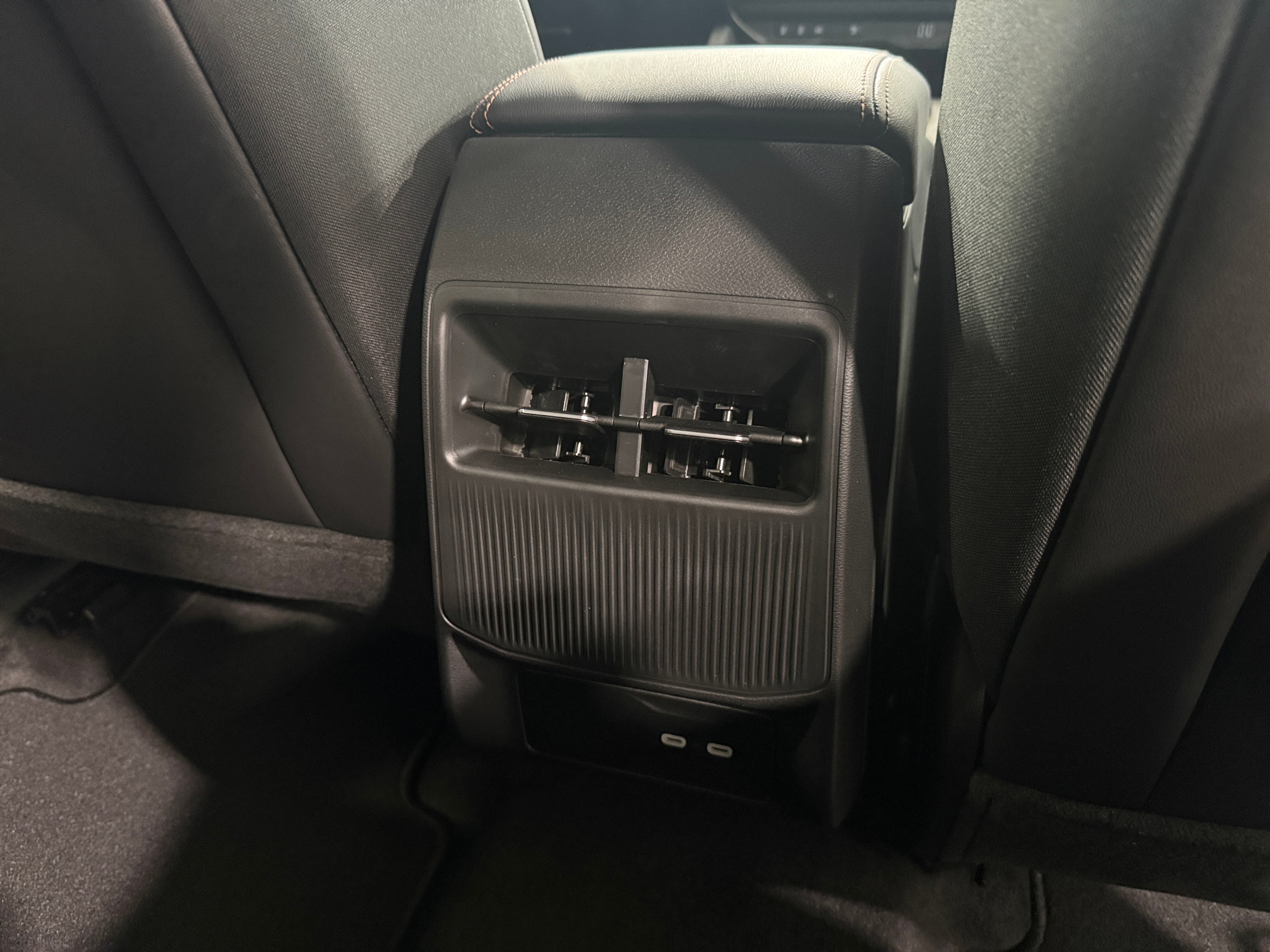 2026 Jeep Cherokee Limited HEV 4X4's photo