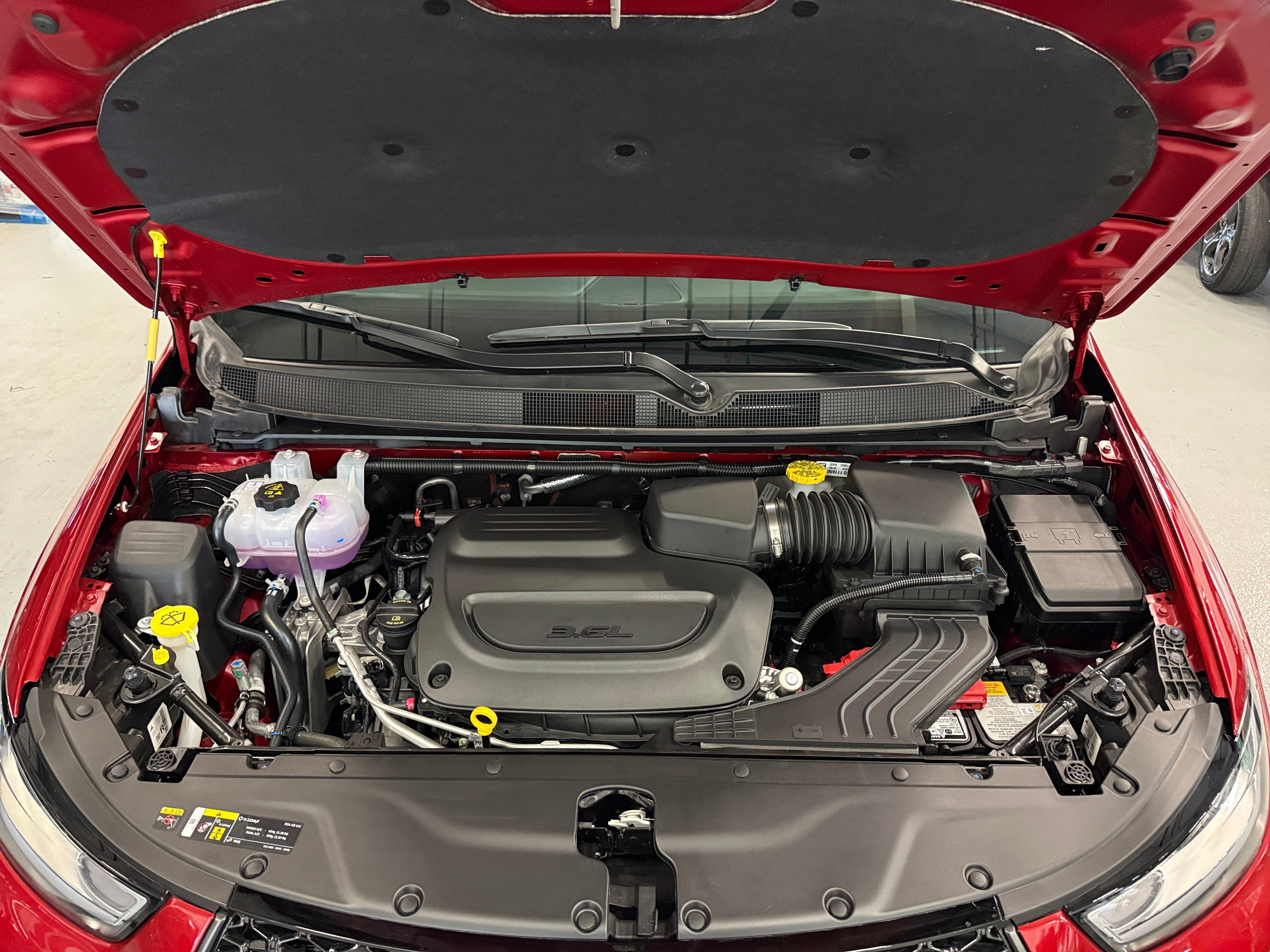 2026 Chrysler Pacifica Select's photo