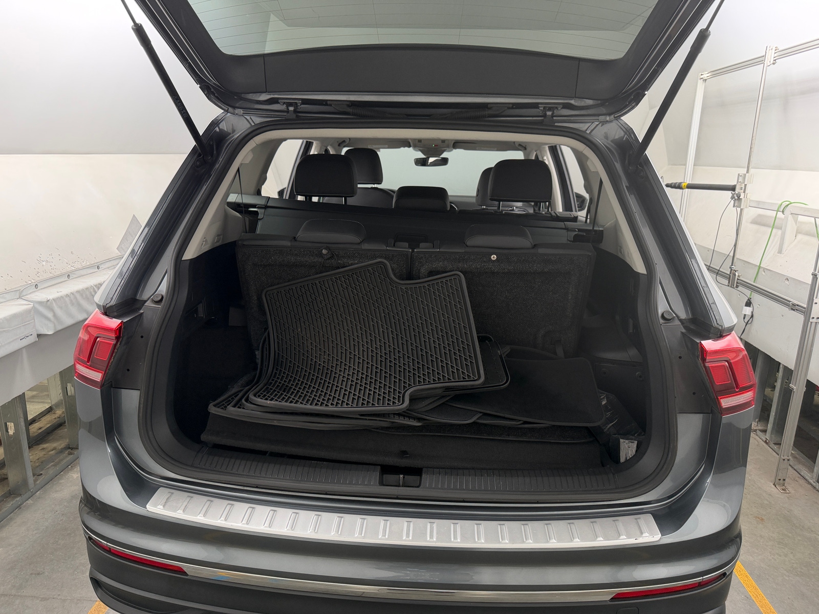 Thumbnail: 2023 Volkswagen Tiguan - 6