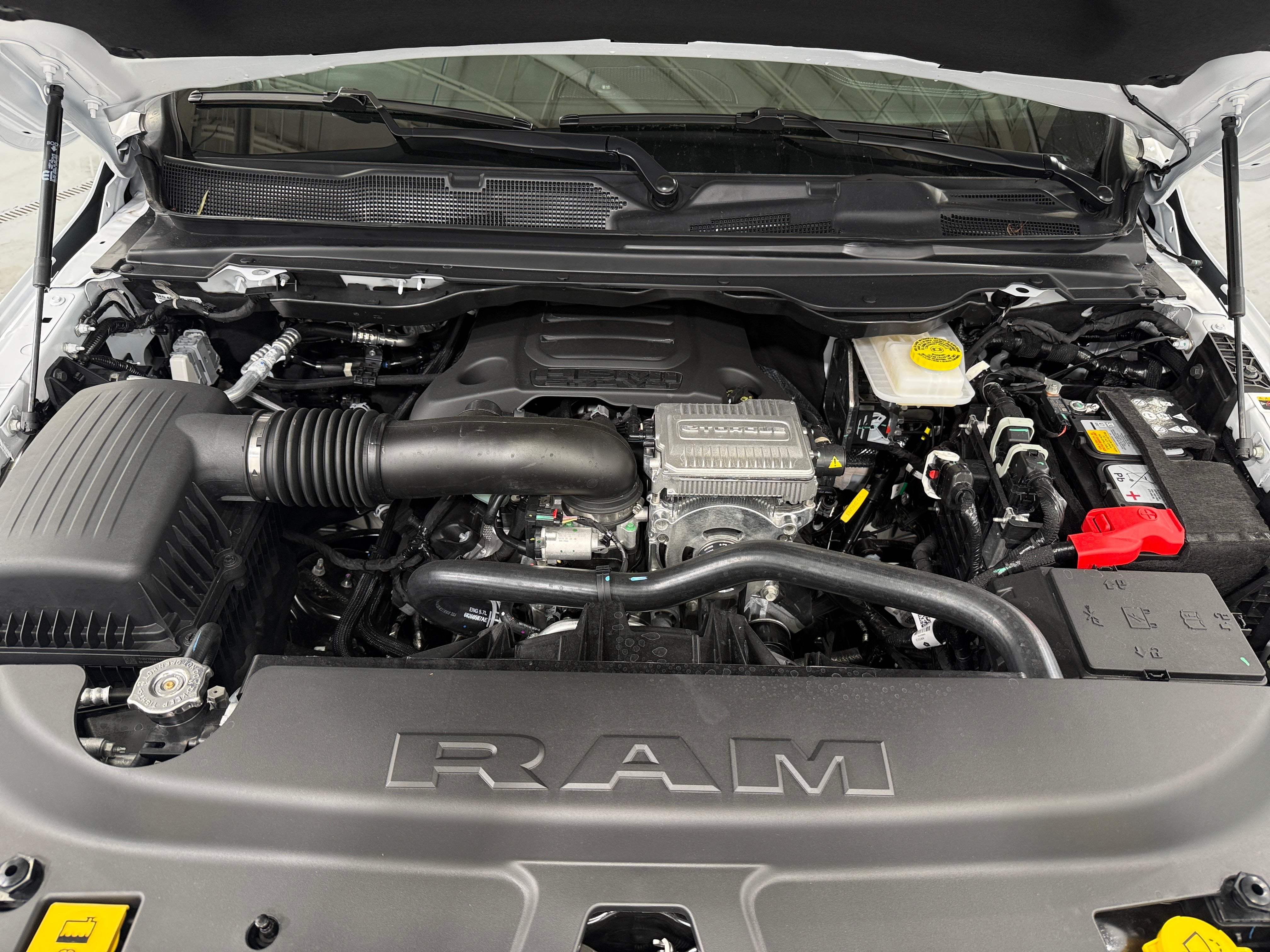2026 RAM 1500 Laramie 4x4 Crew Cab 5'7's photo