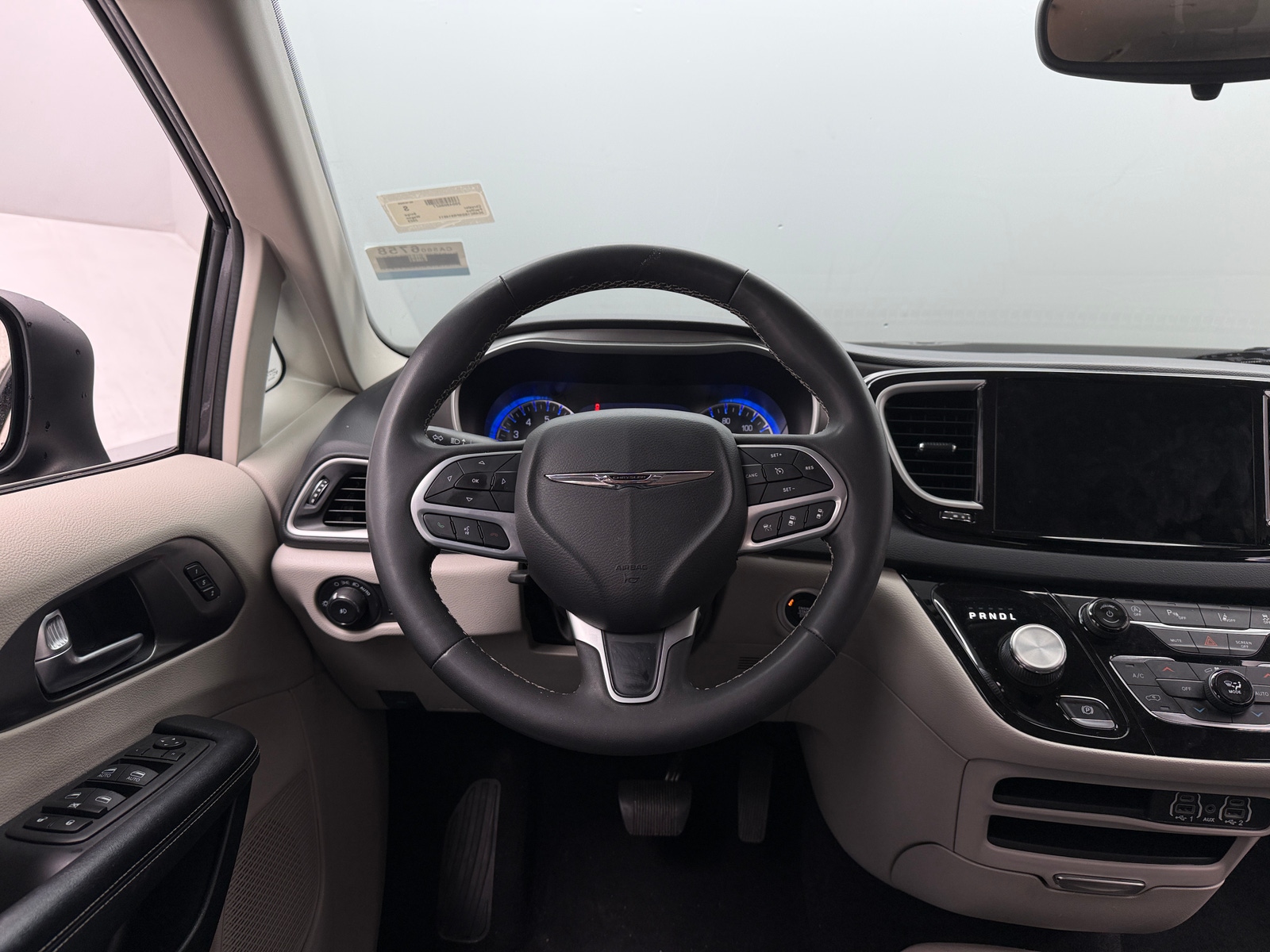 Thumbnail: 2023 Chrysler Pacifica - 4