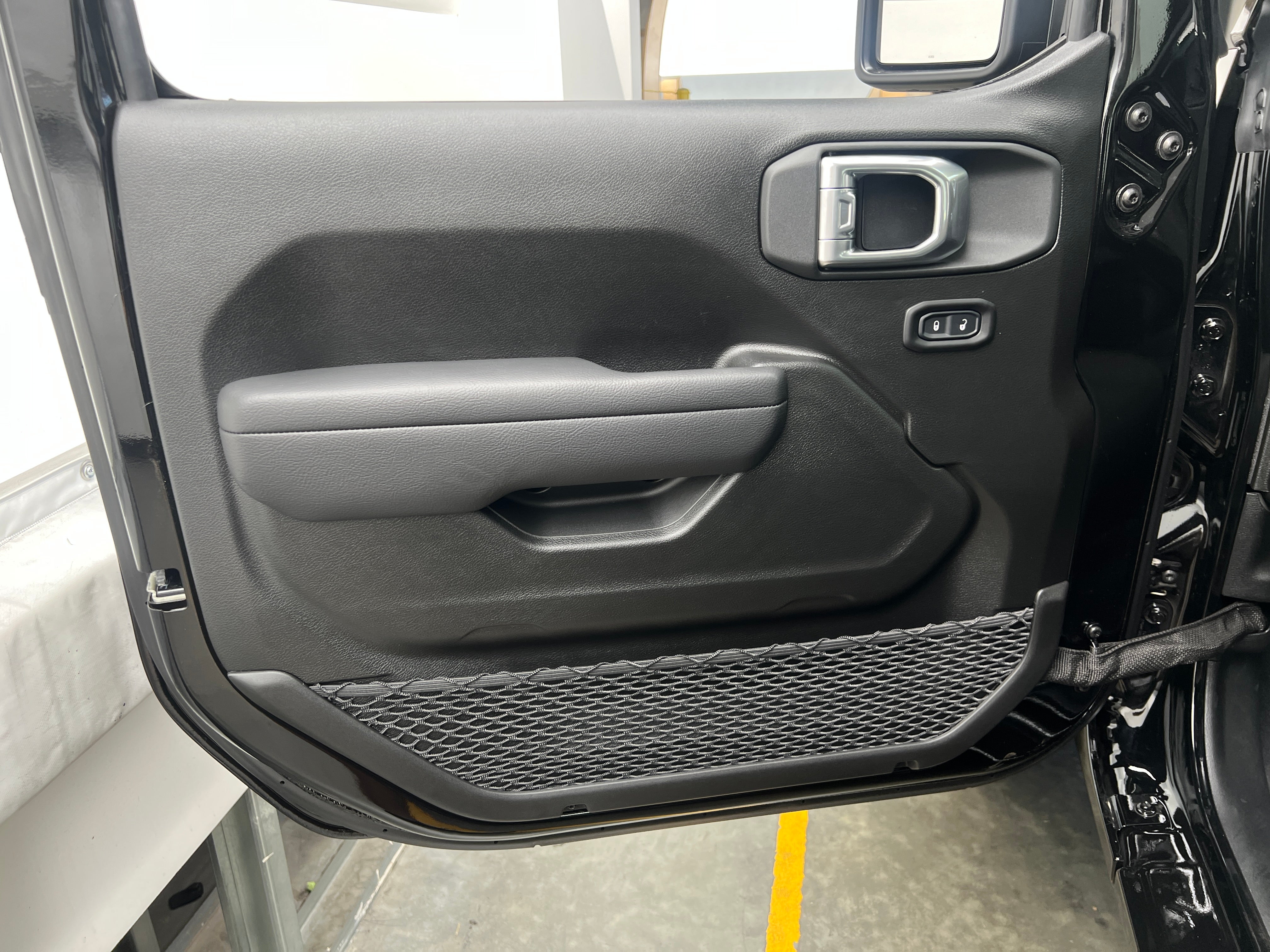 2026 Jeep Wrangler Sport's photo