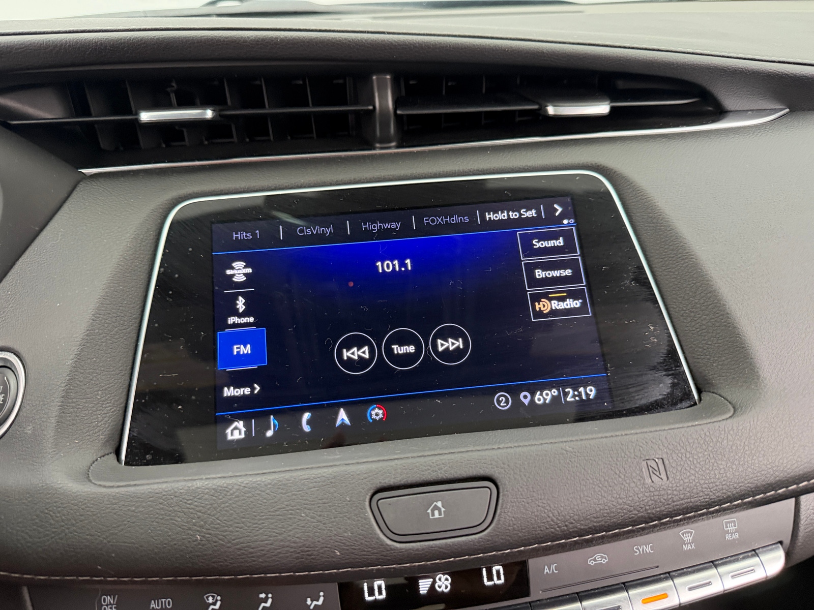 Thumbnail: 2020 Cadillac XT4 - 3