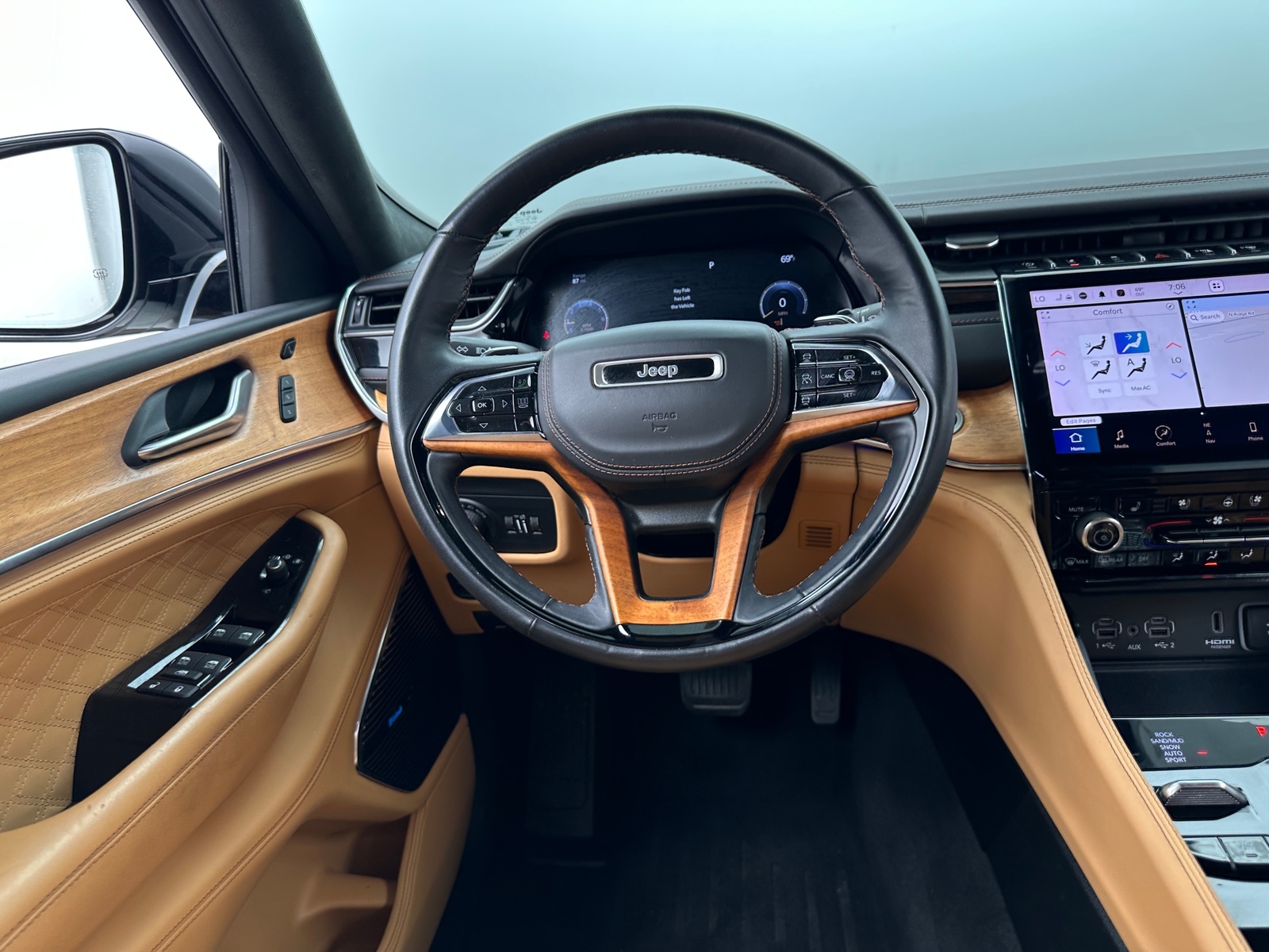 Thumbnail: 2023 Jeep Grand Cherokee L - 4