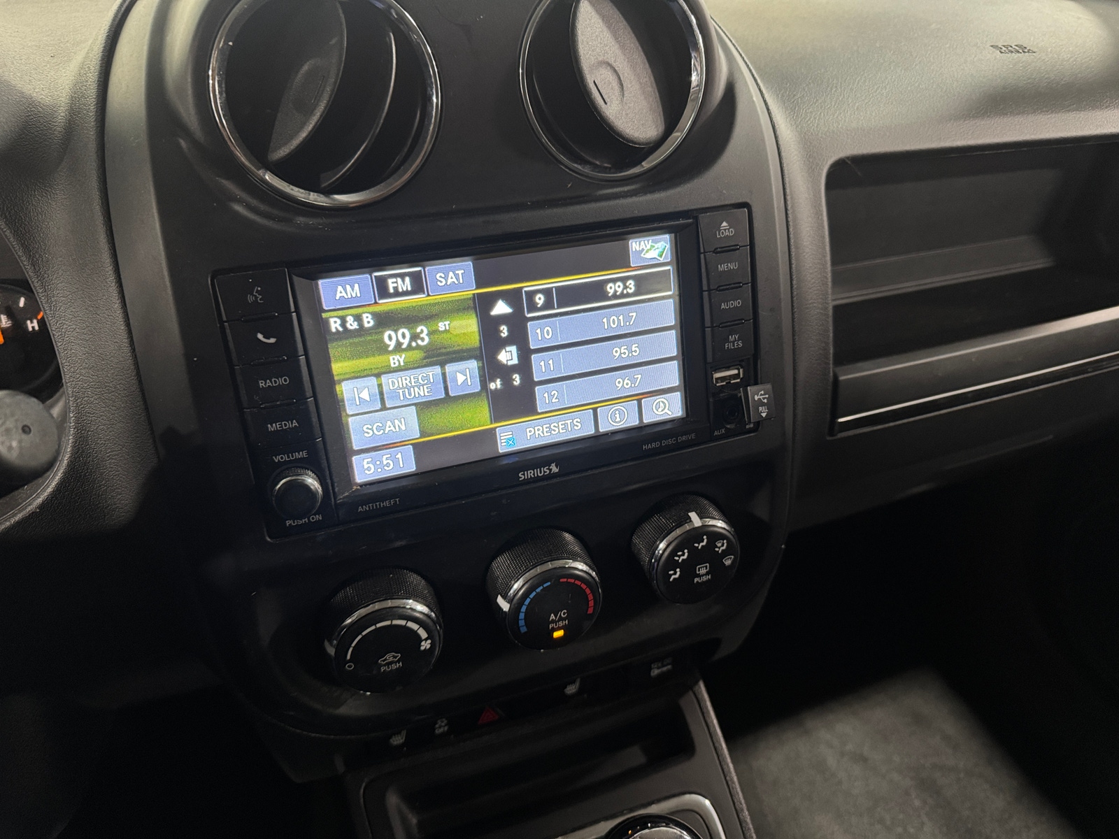 Thumbnail: 2017 Jeep Patriot - 3