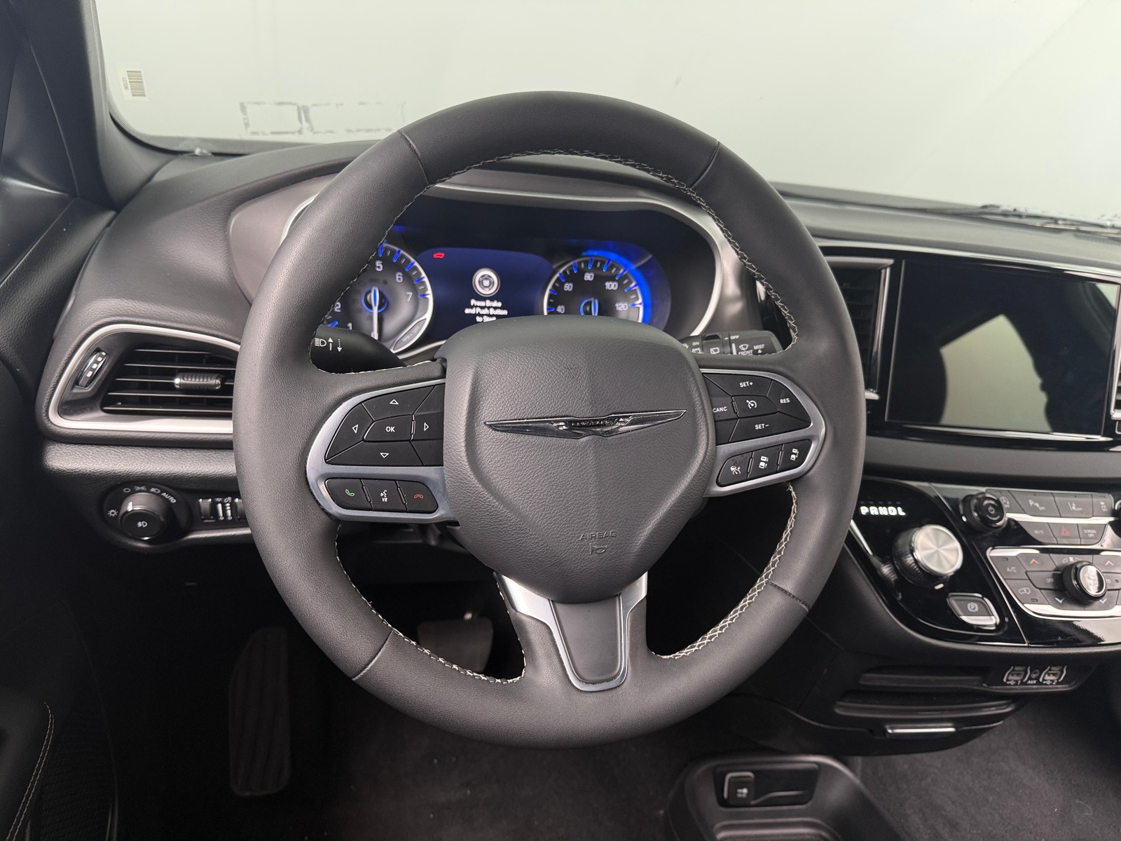 Thumbnail: 2025 Chrysler Pacifica - 4