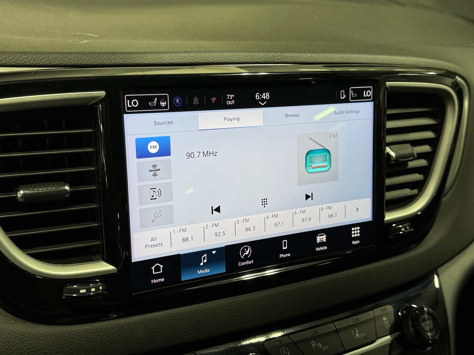Thumbnail: 2025 Chrysler Pacifica - 3