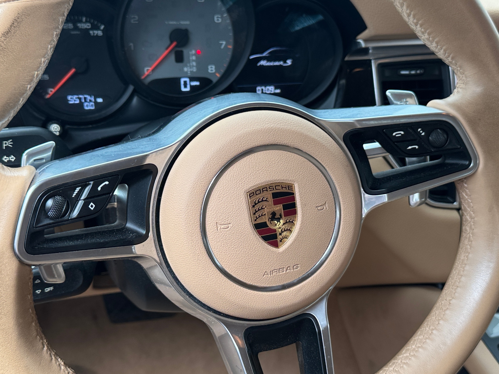 Thumbnail: 2016 Porsche Macan - 4