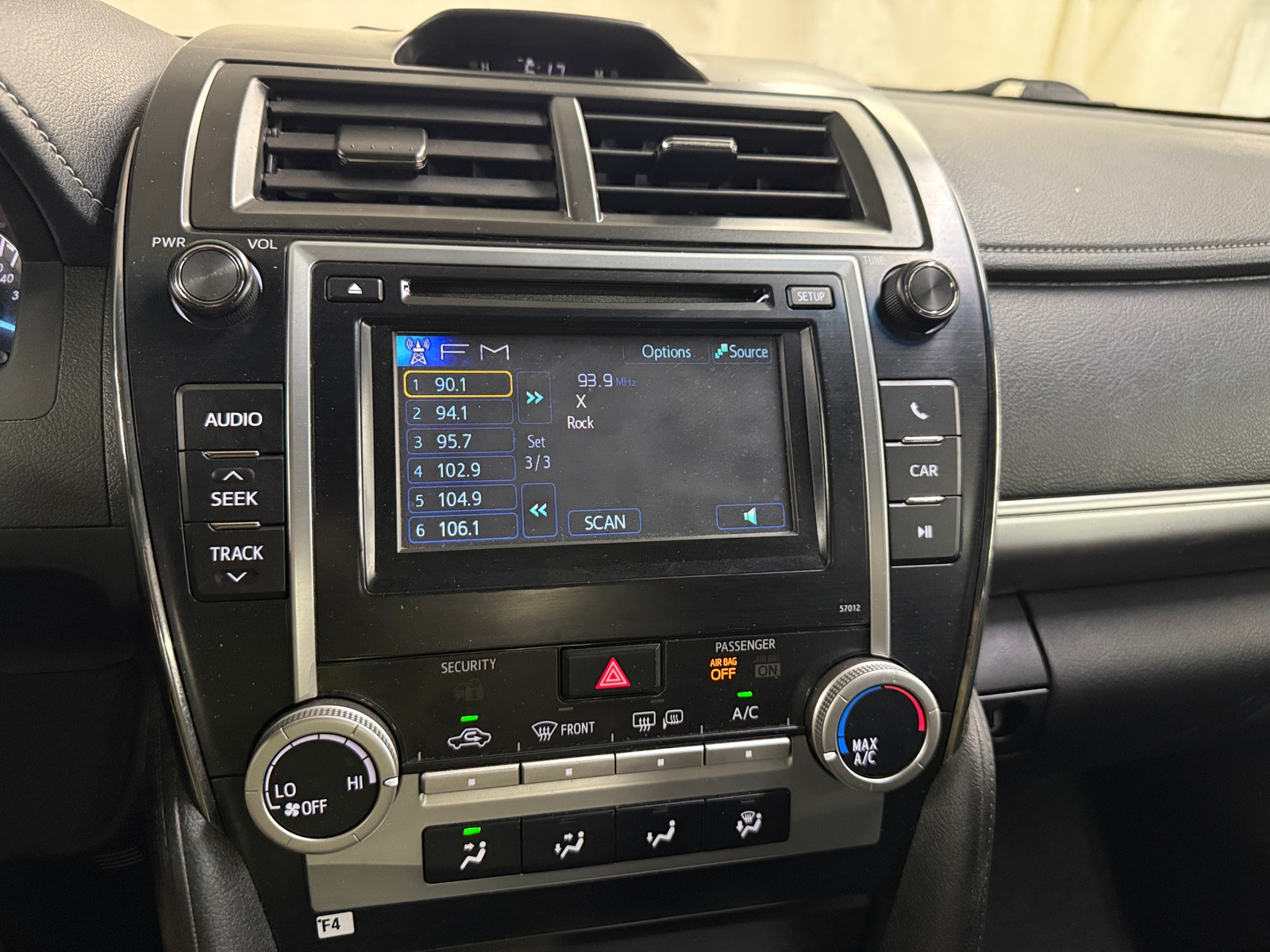 Thumbnail: 2012 Toyota Camry - 4