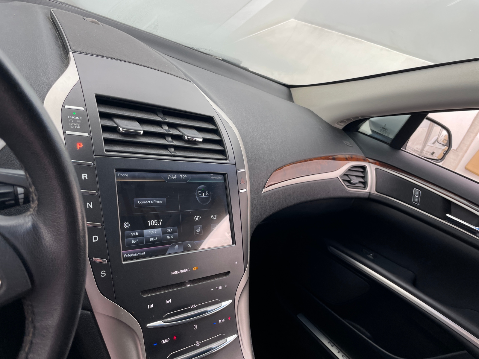 Thumbnail: 2015 Lincoln MKZ - 3