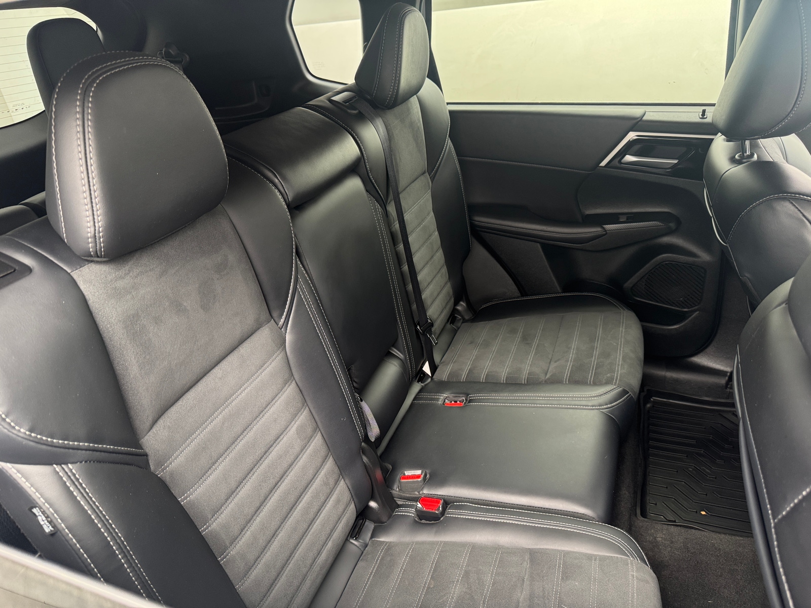 Thumbnail: 2024 Mitsubishi Outlander - 5