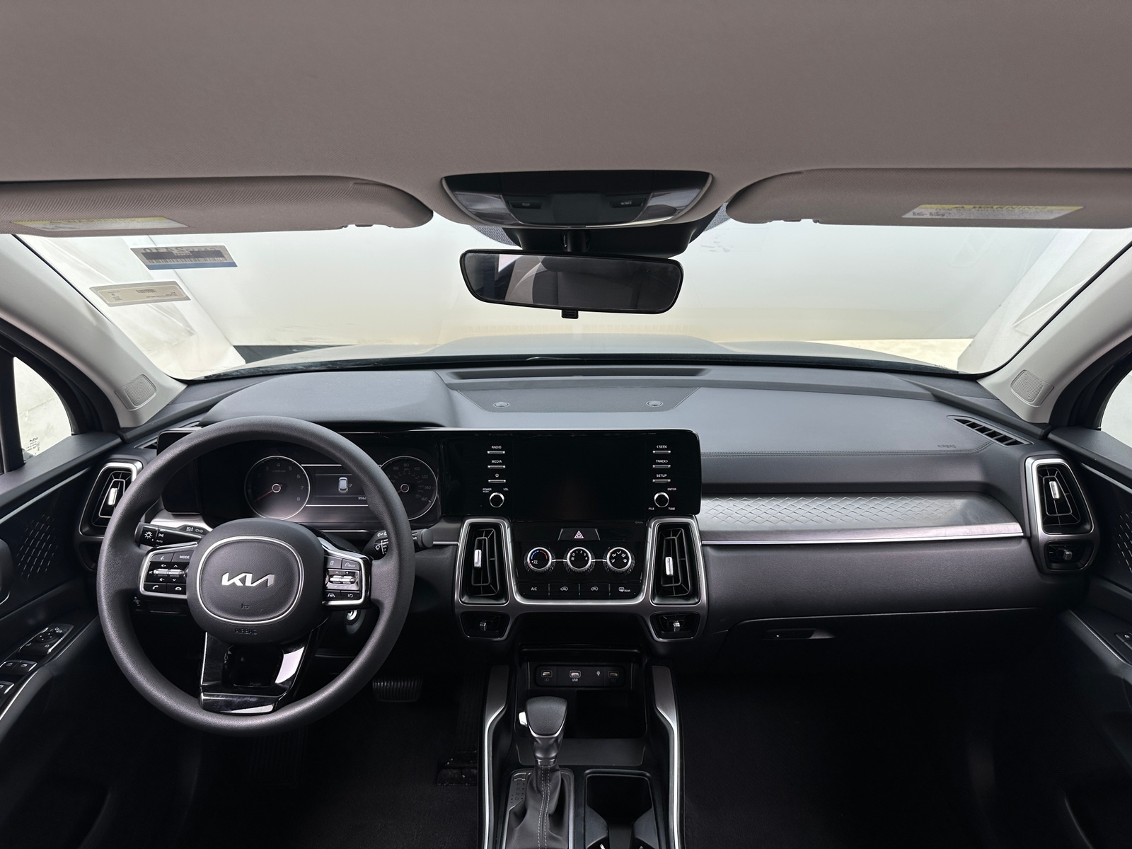 Thumbnail: 2023 Kia Sorento - 3