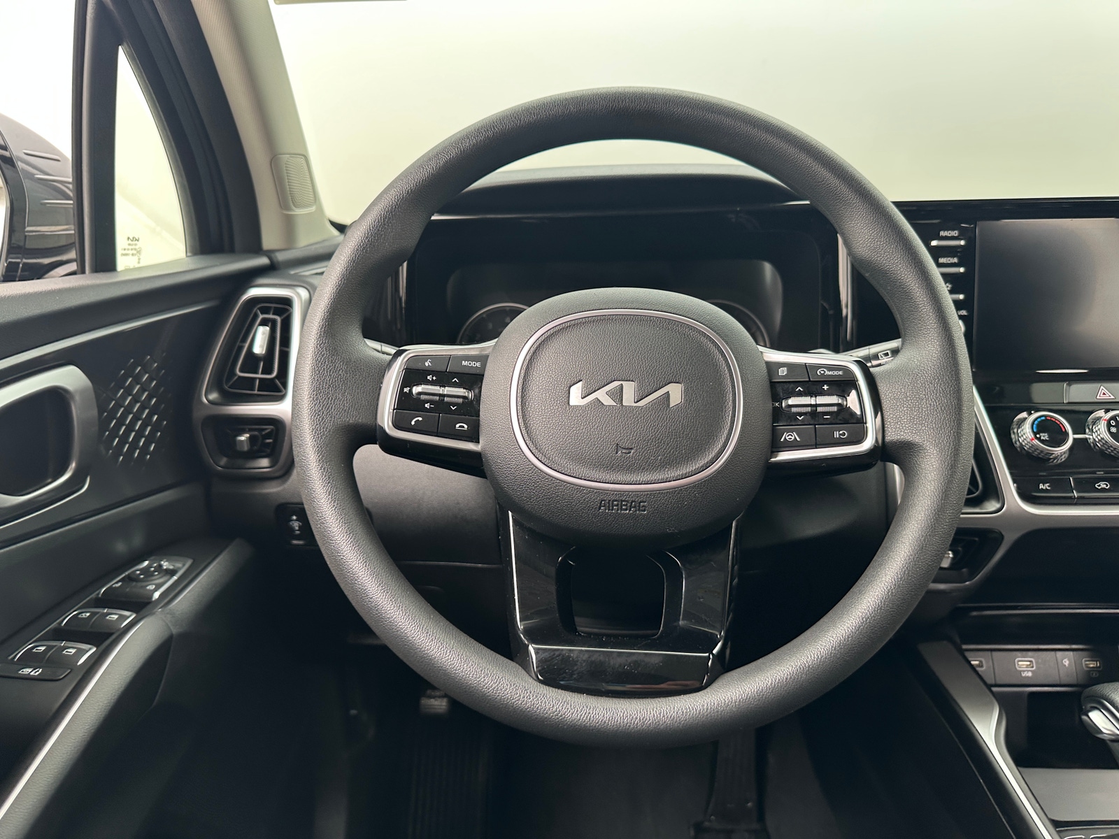 Thumbnail: 2023 Kia Sorento - 5