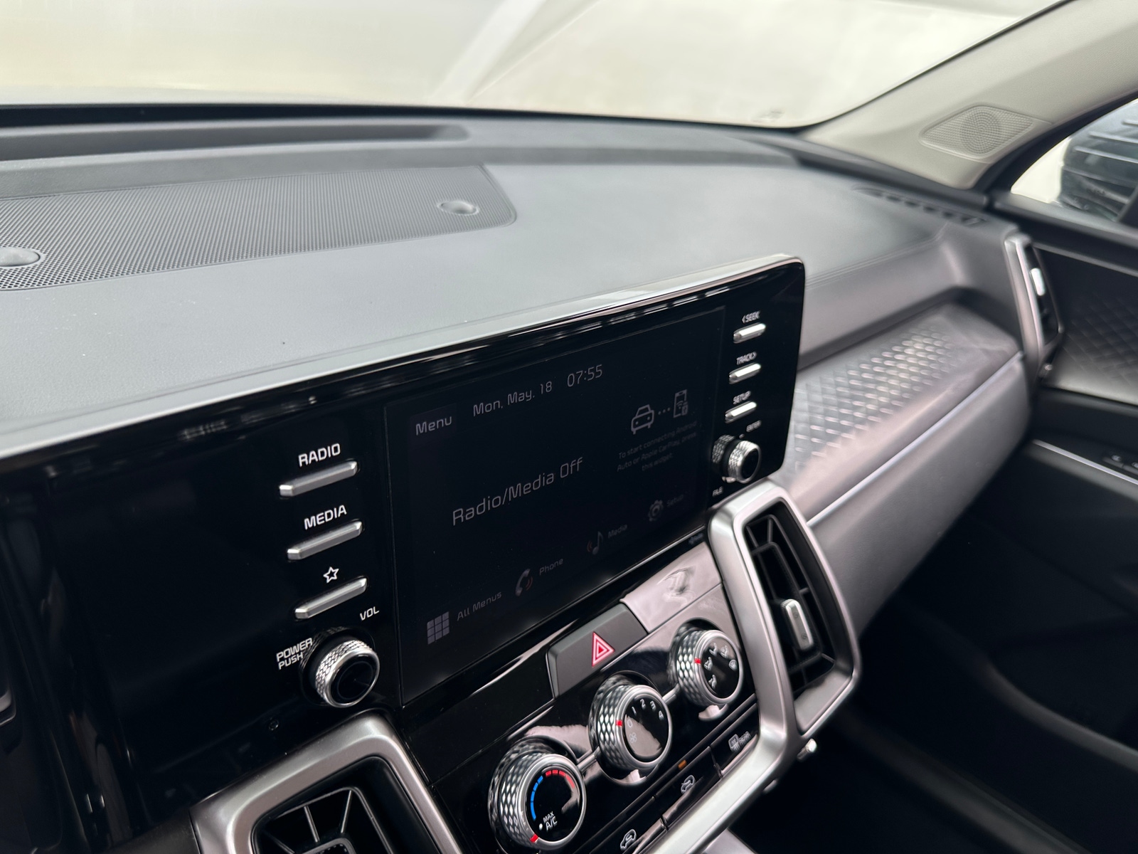 Thumbnail: 2023 Kia Sorento - 4