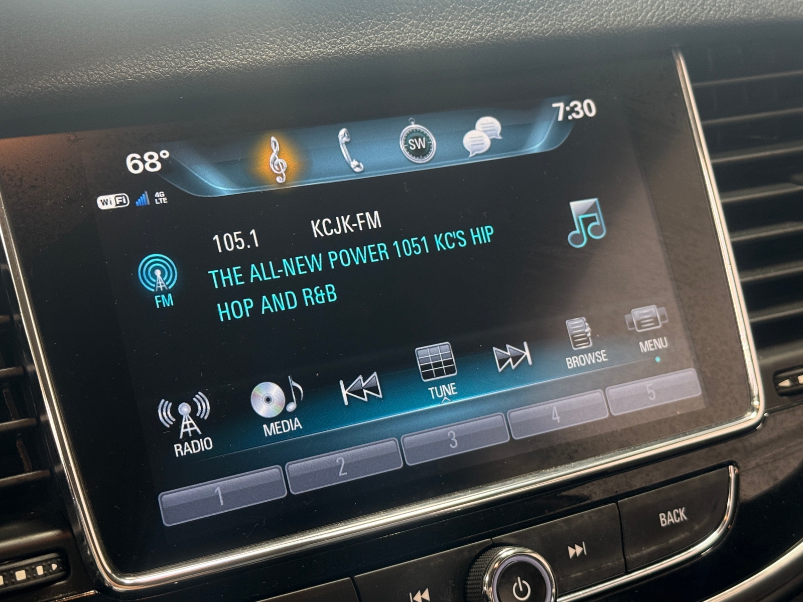 Thumbnail: 2019 Buick Encore - 4