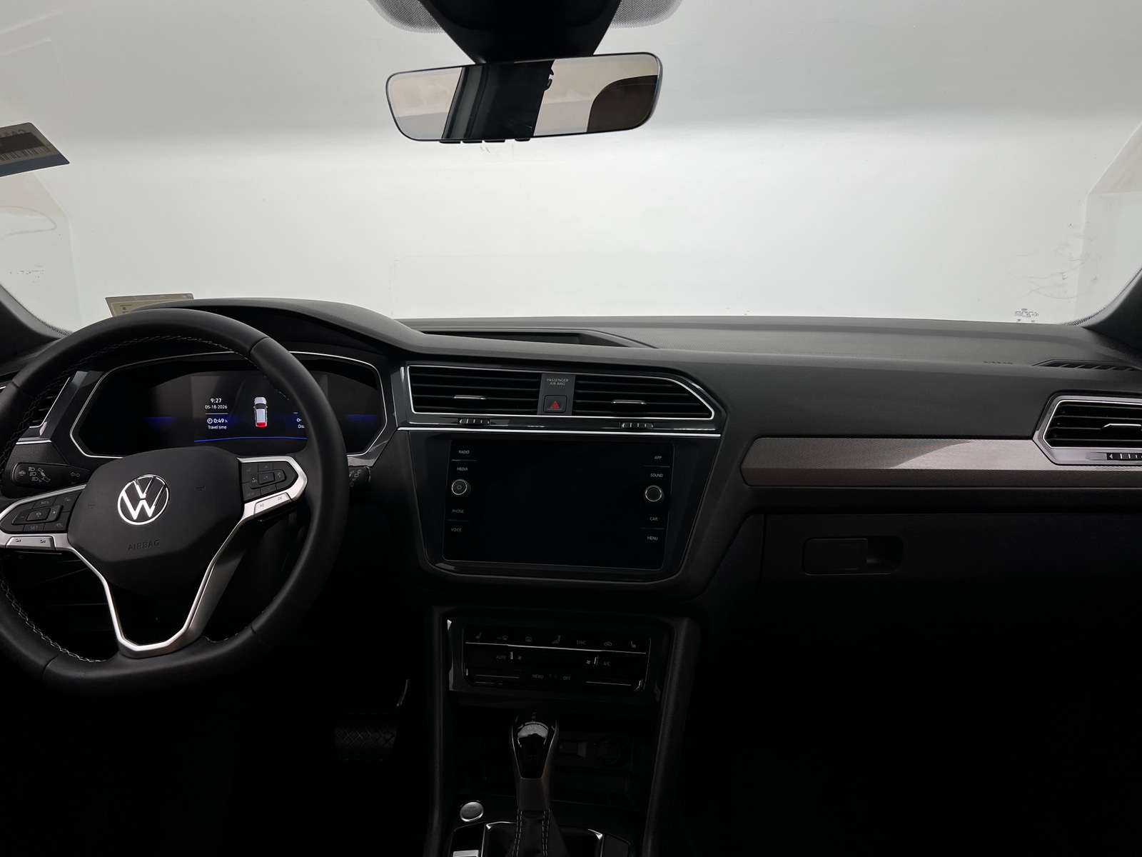 Thumbnail: 2023 Volkswagen Tiguan - 2