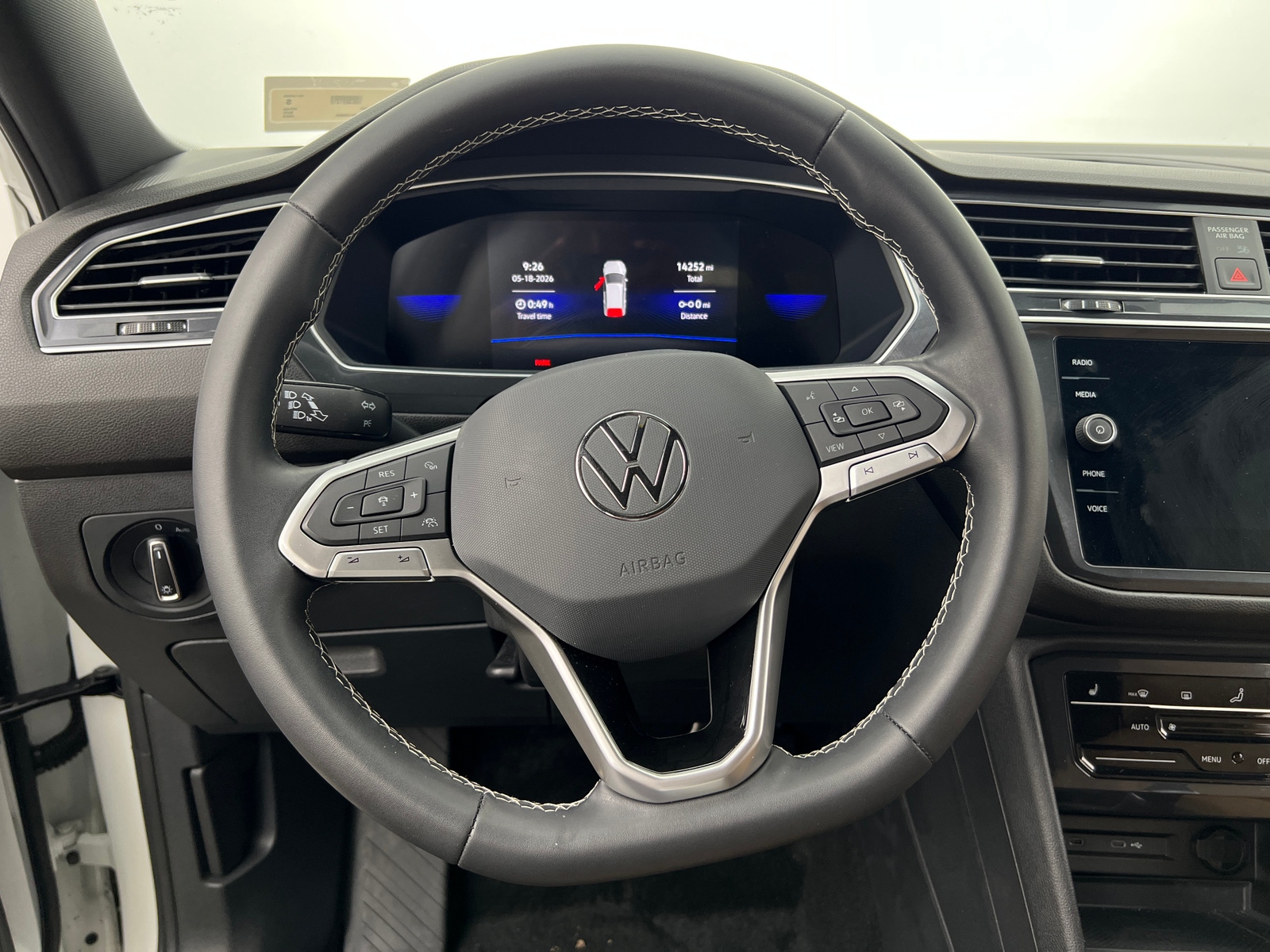 Thumbnail: 2023 Volkswagen Tiguan - 4