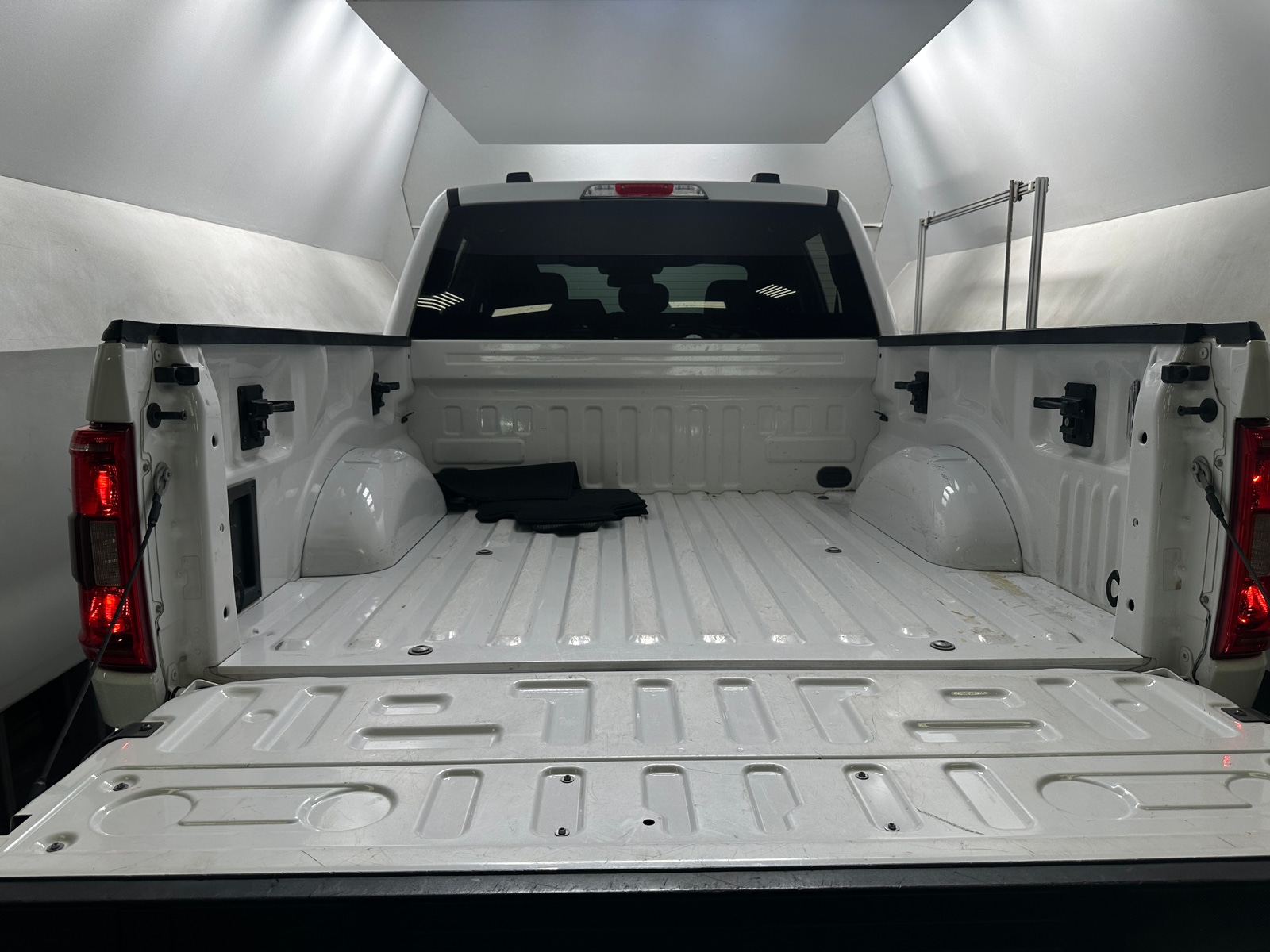 Thumbnail: 2021 Ford Econoline - 7